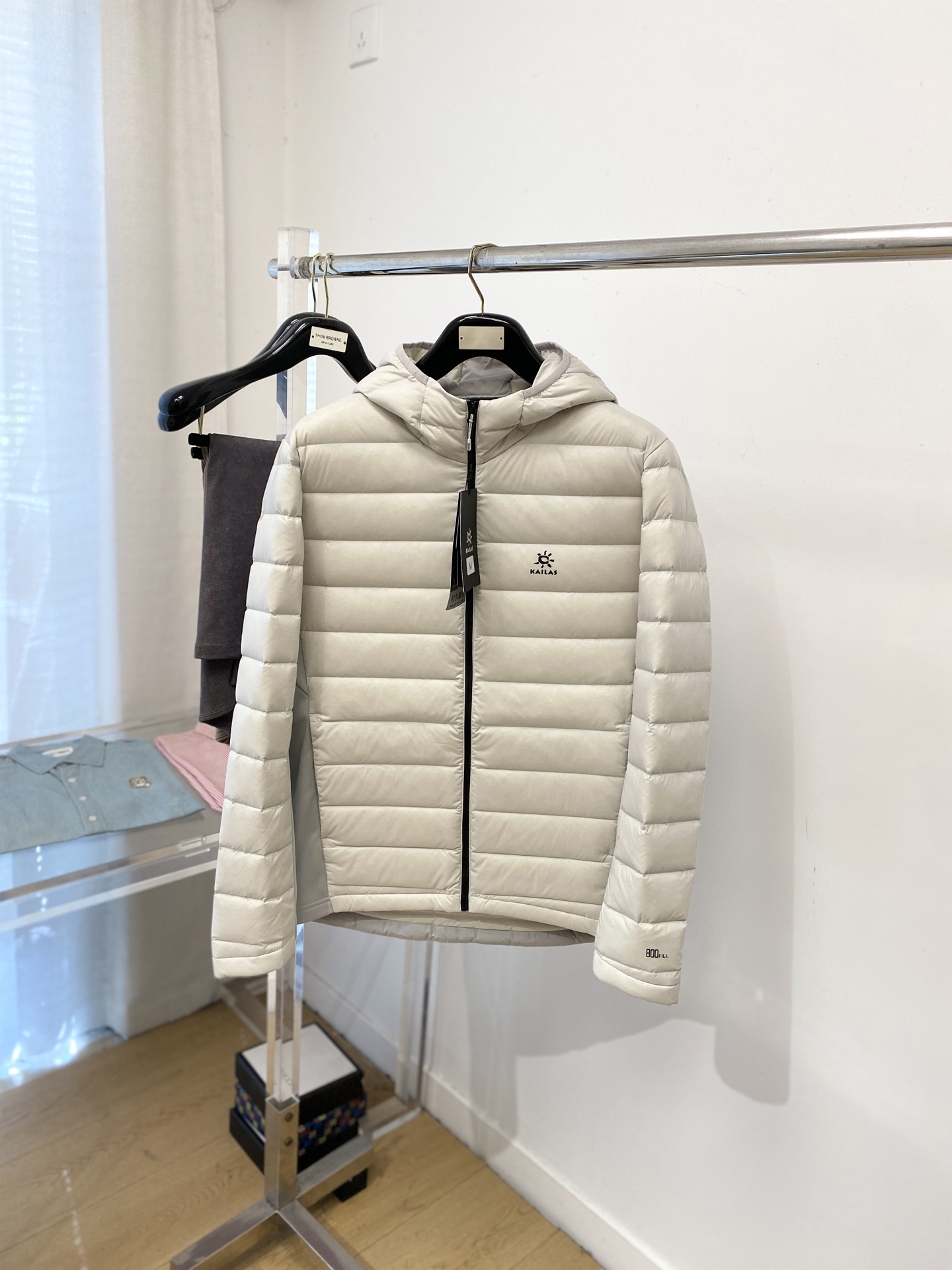 KAILAS 时尚潮牌、2025最新款男士轻薄羽绒服、面料柔软舒适 ．上身版型超赞 ．拉链．辅料都是客供