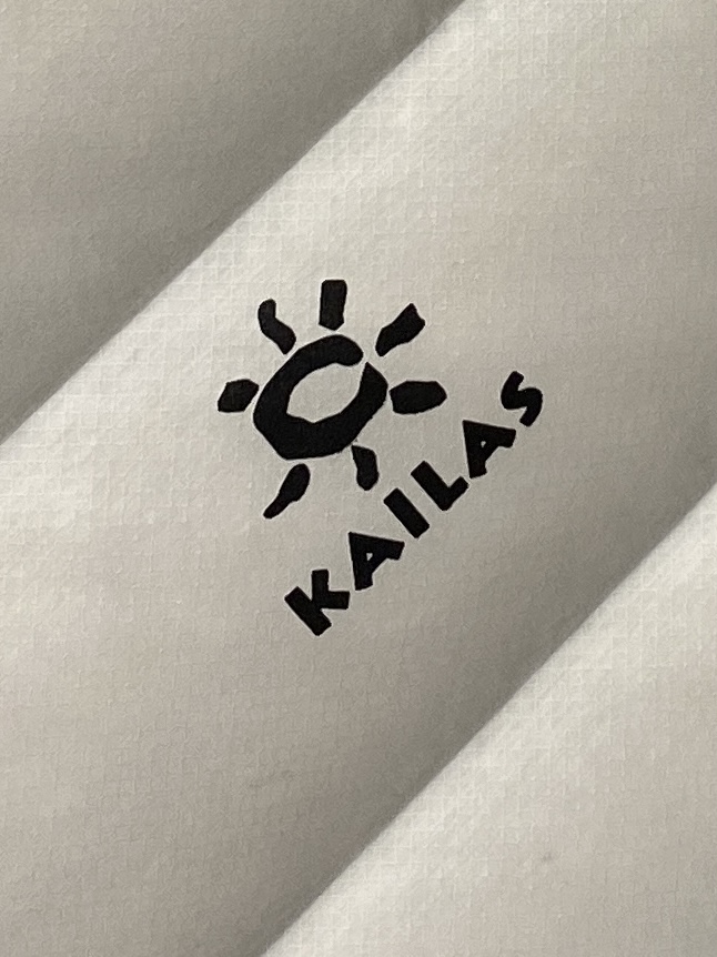 KAILAS 时尚潮牌、2025最新款男士轻薄羽绒服、面料柔软舒适 ．上身版型超赞 ．拉链．辅料都是客供