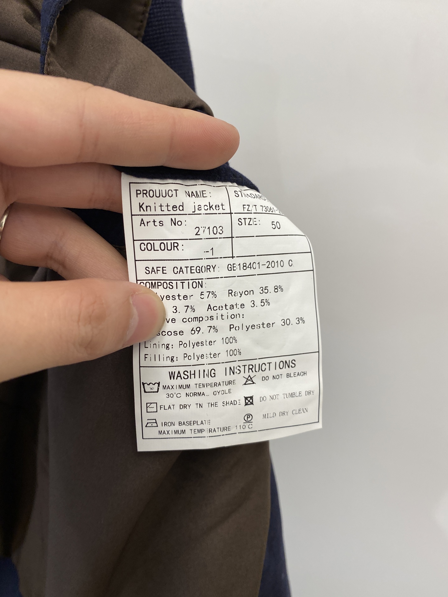 ￼ 杰尼亚、2025新品针织夹克外套，时尚帅气，简约百搭款，定制原版面料，不仅挺括，保持潮流的廓形，又穿