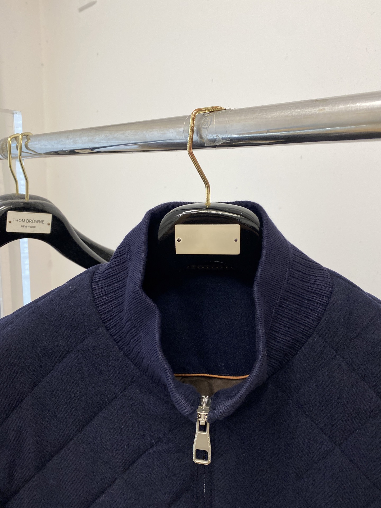 ￼ 杰尼亚、2025新品针织夹克外套，时尚帅气，简约百搭款，定制原版面料，不仅挺括，保持潮流的廓形，又穿