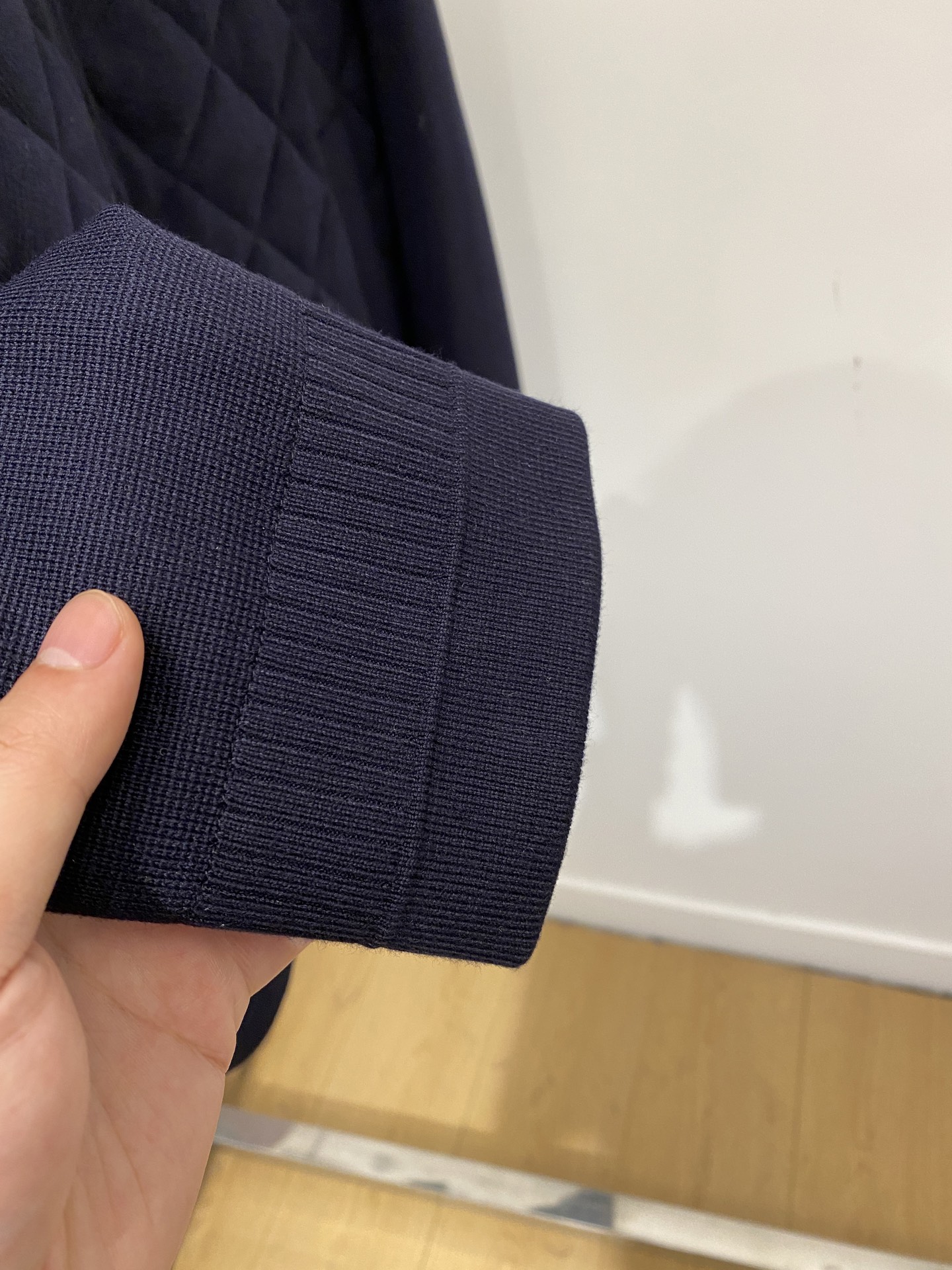 ￼ 杰尼亚、2025新品针织夹克外套，时尚帅气，简约百搭款，定制原版面料，不仅挺括，保持潮流的廓形，又穿