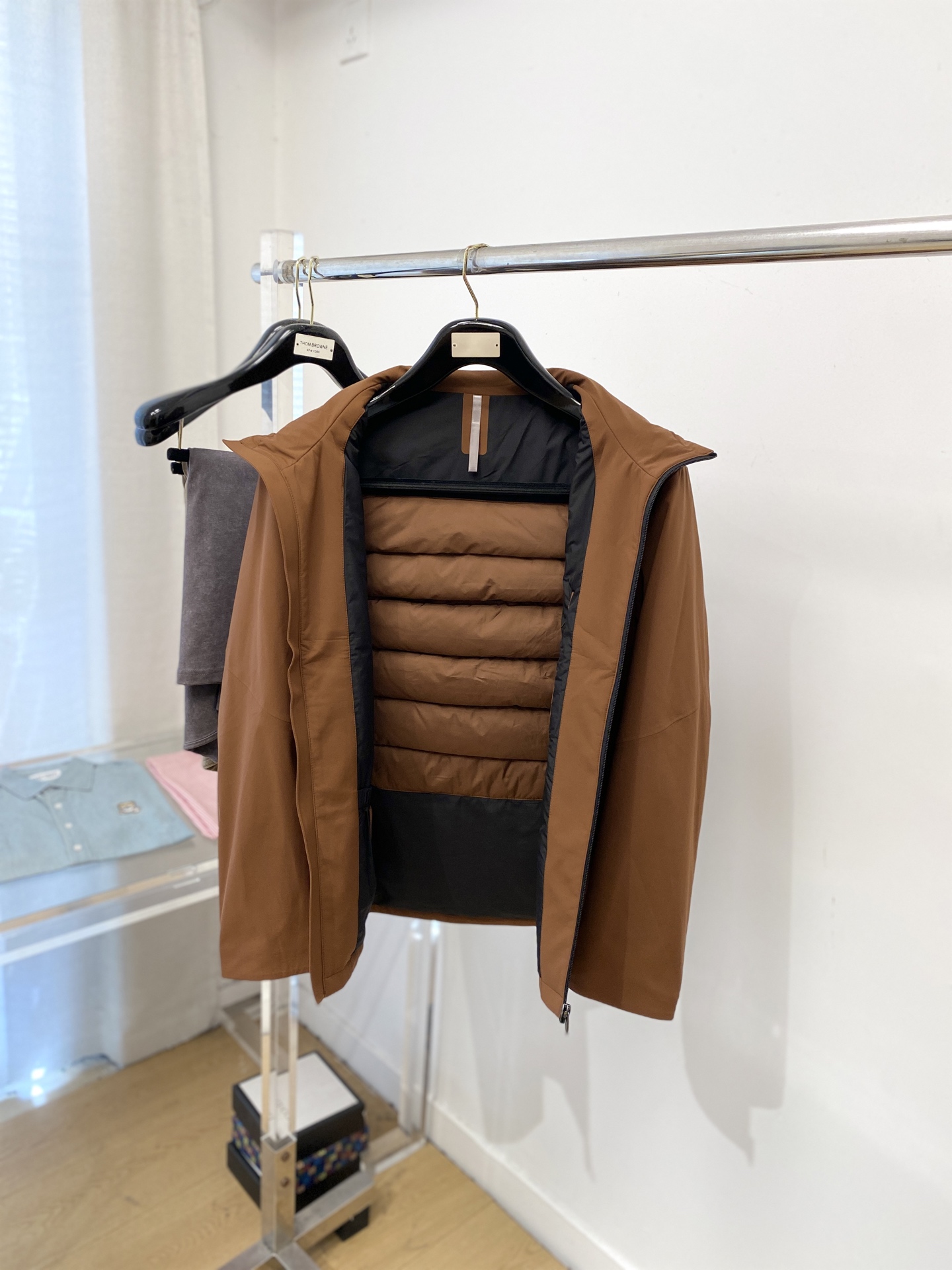 ￼杰尼亚、2025最新款男士轻薄羽绒夹克、面料柔软舒适 ．上身版型超赞 ．拉链．辅料都是客供 、进口面料