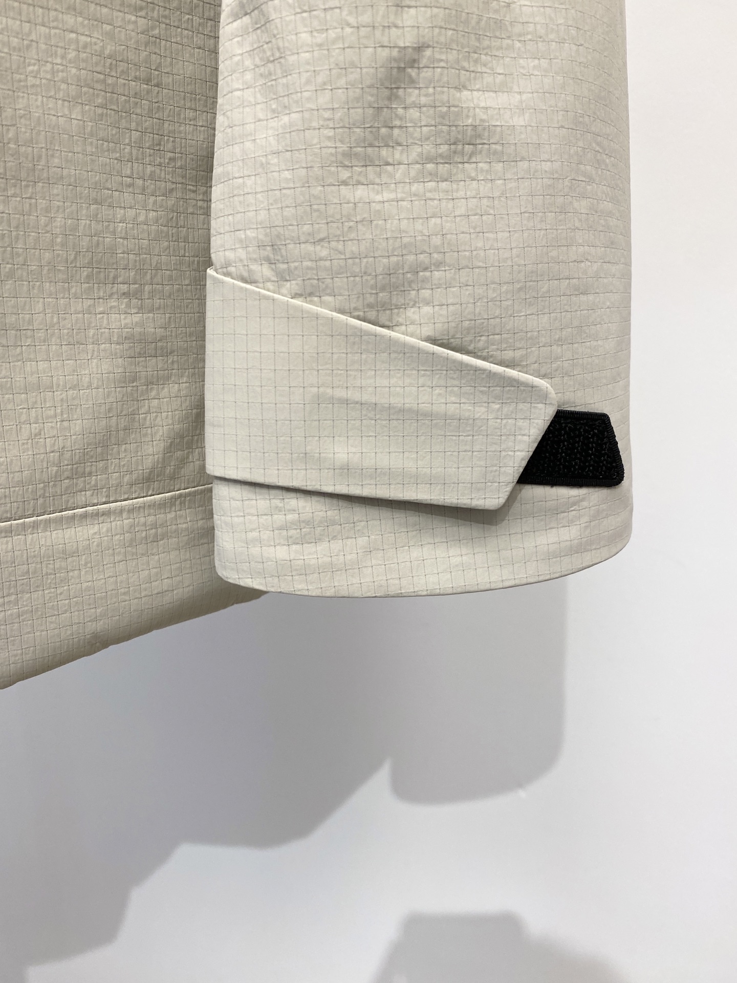 杰尼亚、2025最新款男士轻薄羽绒夹克、面料柔软舒适 ．上身版型超赞 ．拉链．辅料都是客供 、进口面料，