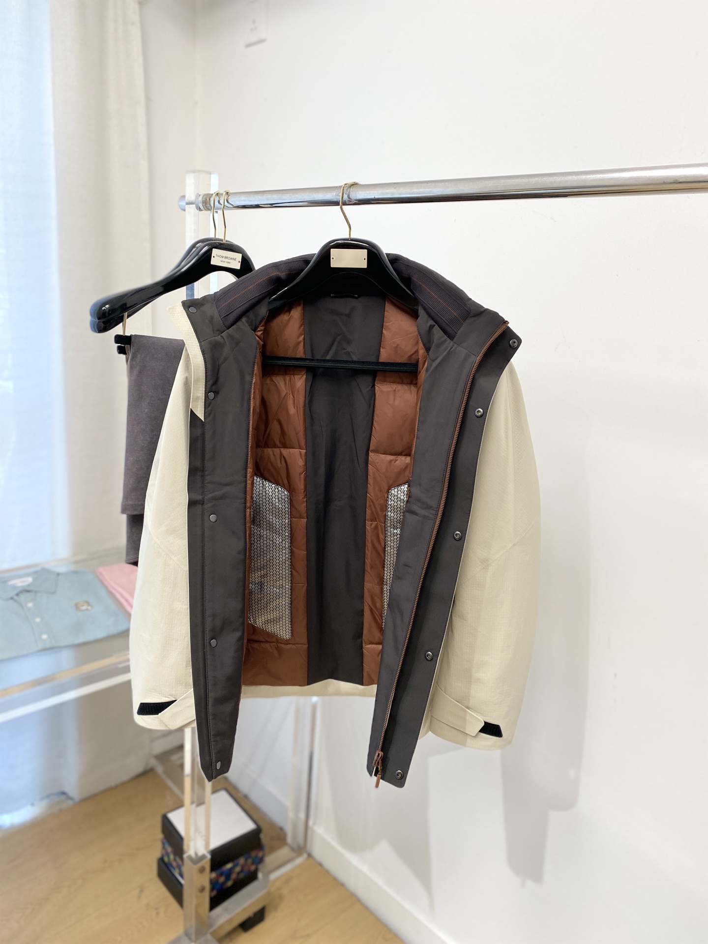 杰尼亚、2025最新款男士轻薄羽绒夹克、面料柔软舒适 ．上身版型超赞 ．拉链．辅料都是客供 、进口面料，