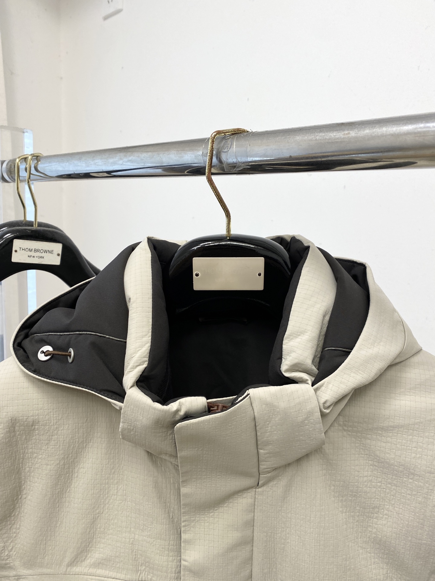 杰尼亚、2025最新款男士轻薄羽绒夹克、面料柔软舒适 ．上身版型超赞 ．拉链．辅料都是客供 、进口面料，