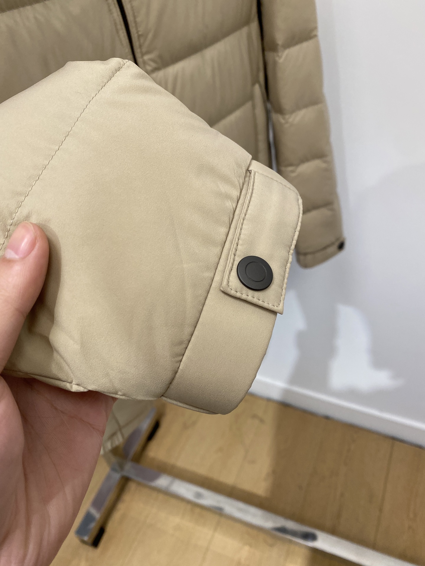 普拉达、2025最新款男士轻薄羽绒服、面料柔软舒适 ．上身版型超赞 ．拉链．辅料都是客供 、进口面料，轻