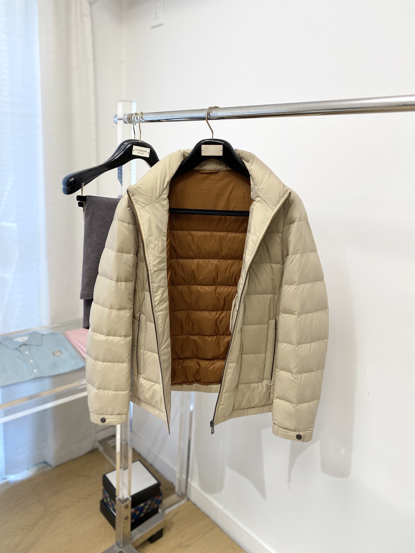 普拉达、2025最新款男士轻薄羽绒服、面料柔软舒适 ．上身版型超赞 ．拉链．辅料都是客供 、进口面料，轻