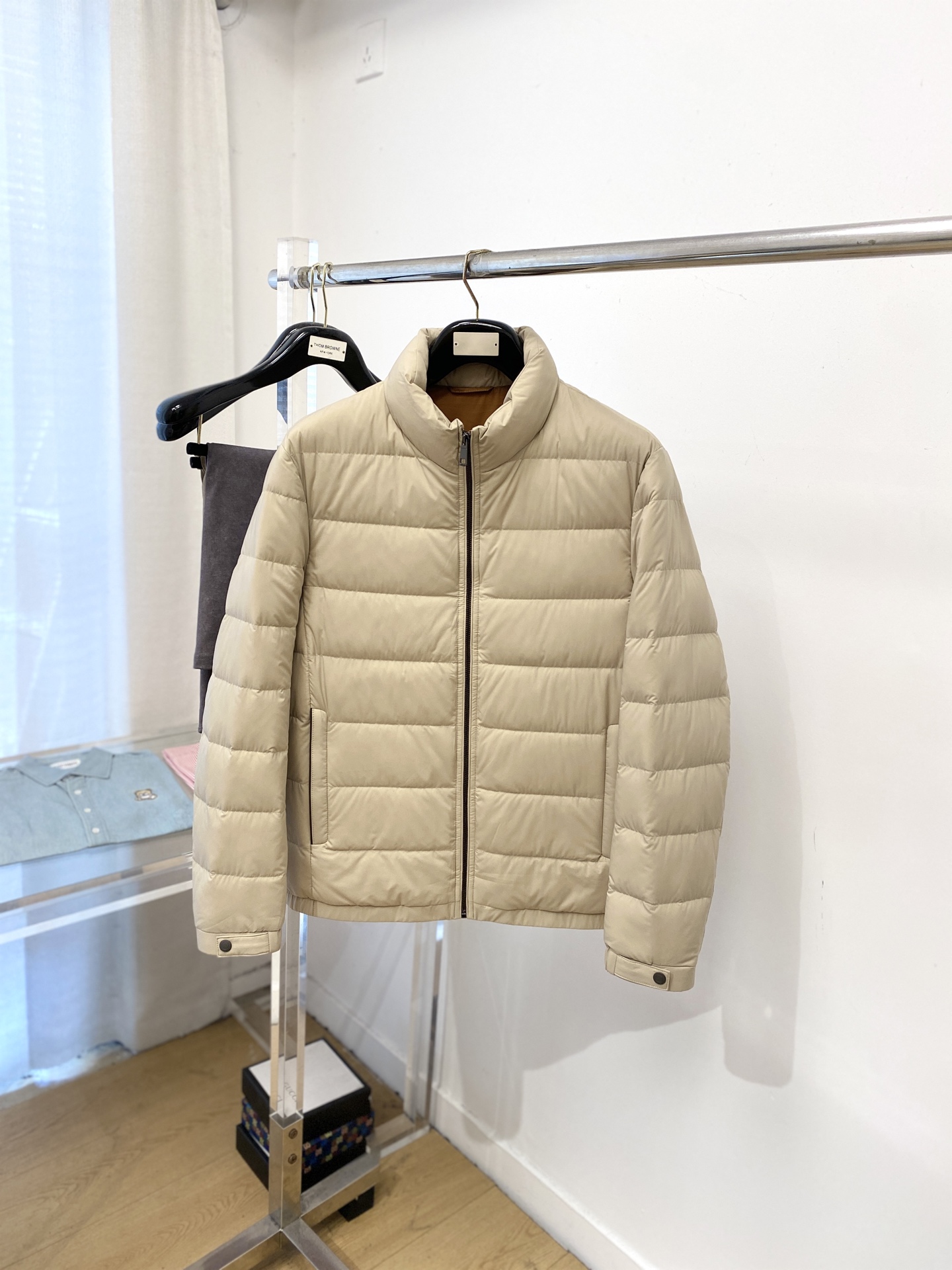 普拉达、2025最新款男士轻薄羽绒服、面料柔软舒适 ．上身版型超赞 ．拉链．辅料都是客供 、进口面料，轻