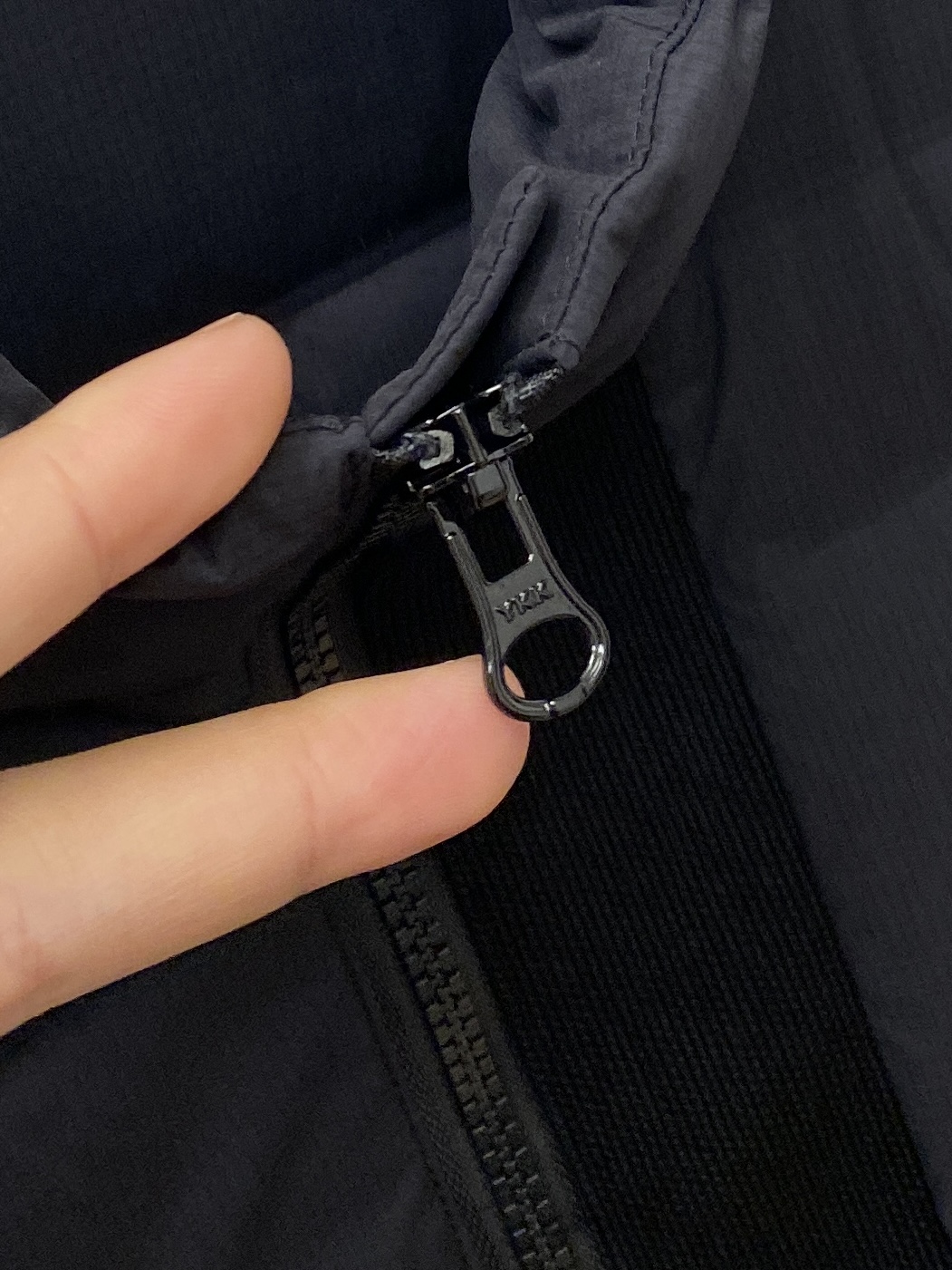 lP🆕、2025最新款男士轻薄针织羽绒、面料柔软舒适 ．上身版型超赞 ．拉链．辅料都是客供 、进口面料，