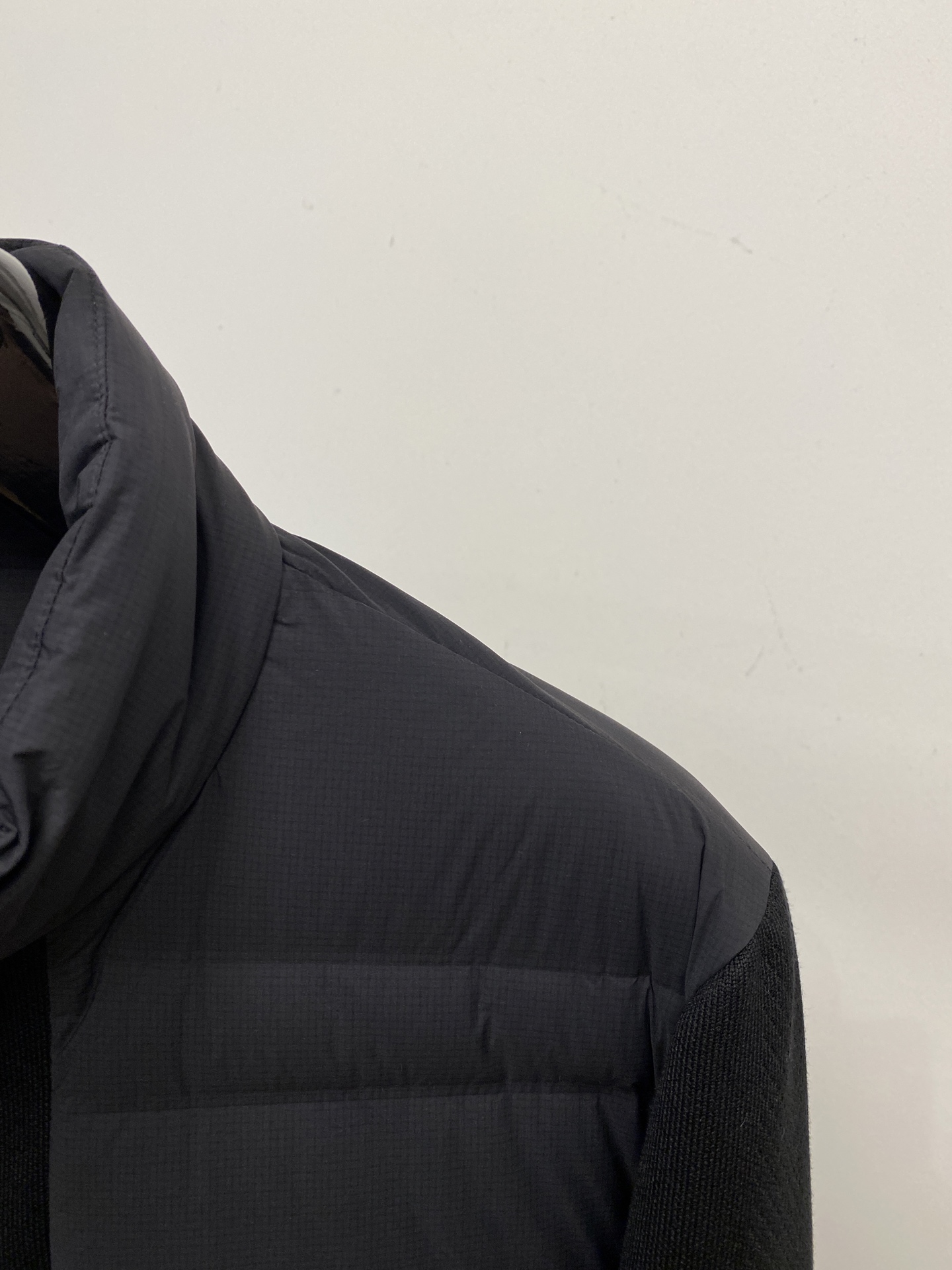 lP🆕、2025最新款男士轻薄针织羽绒、面料柔软舒适 ．上身版型超赞 ．拉链．辅料都是客供 、进口面料，