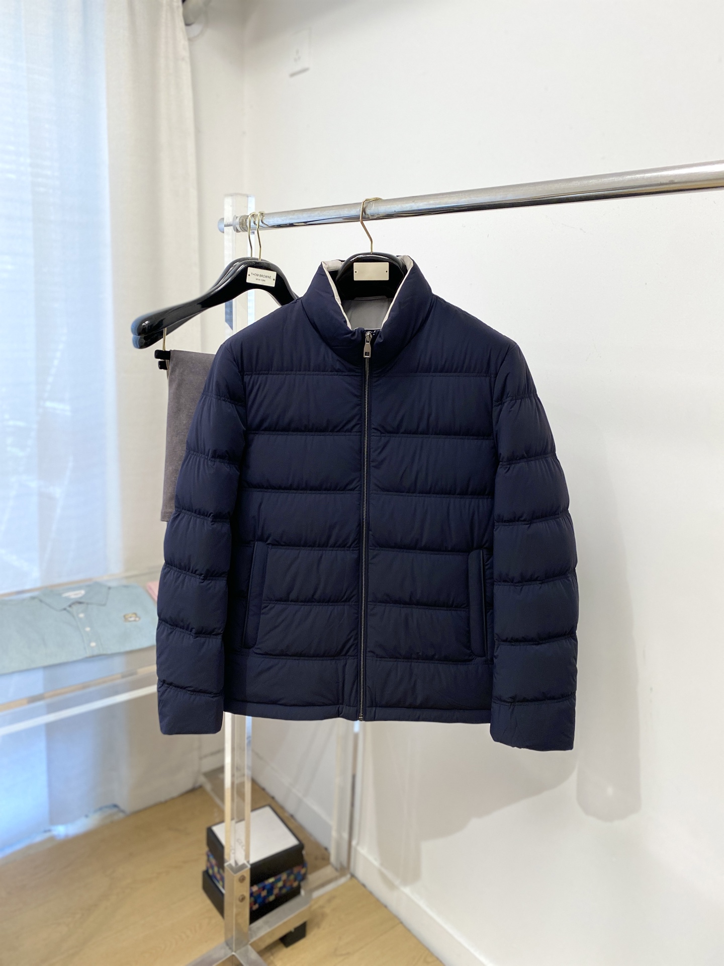 ￼ 普拉达、2025最新款男士轻薄羽绒服、面料柔软舒适 ．上身版型超赞 ．拉链．辅料都是客供 、进口面料