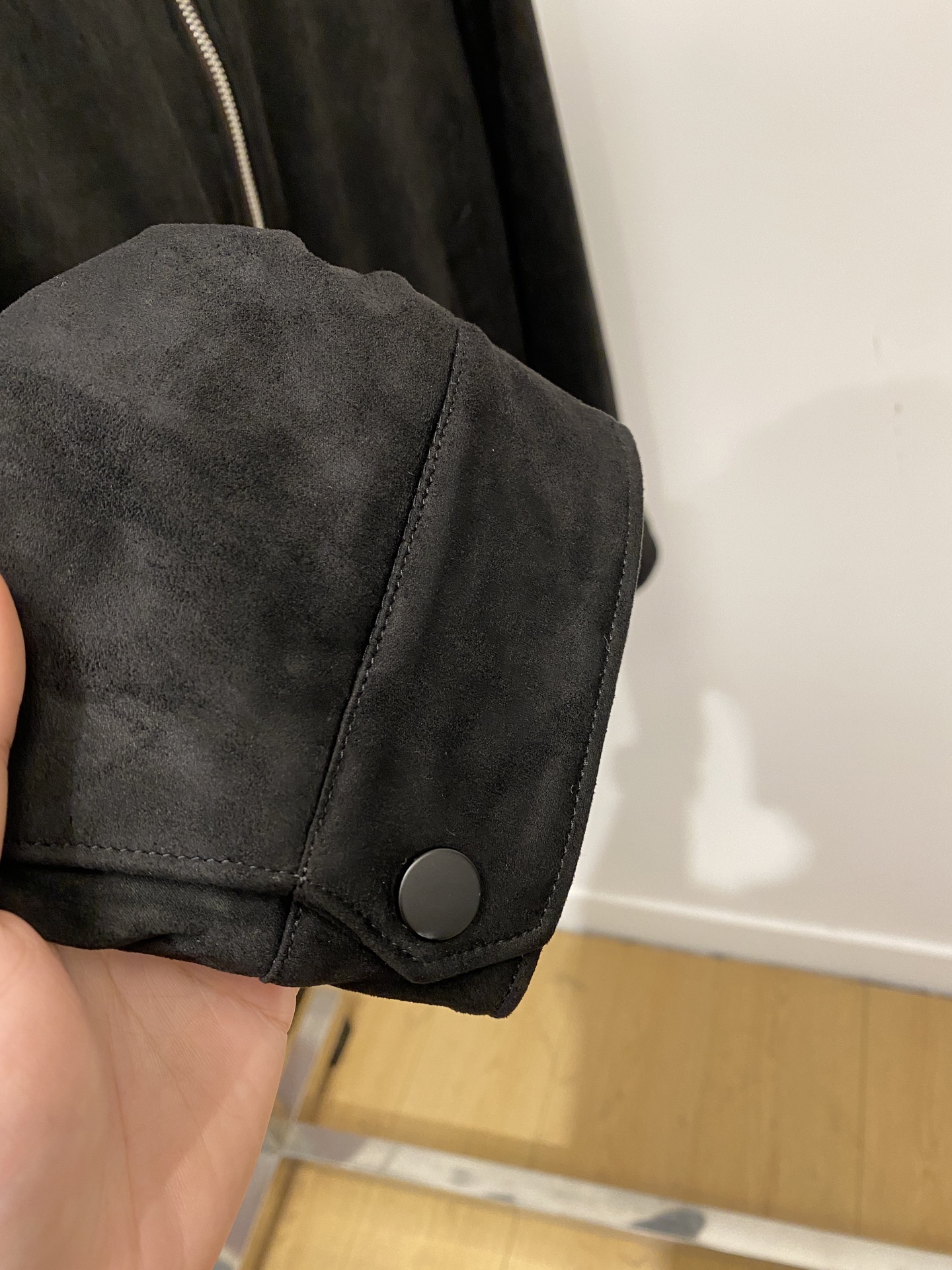 ￼BV、2025最新款男士轻薄羽绒夹克、面料柔软舒适 ．上身版型超赞 ．拉链．辅料都是客供 、进口面料，