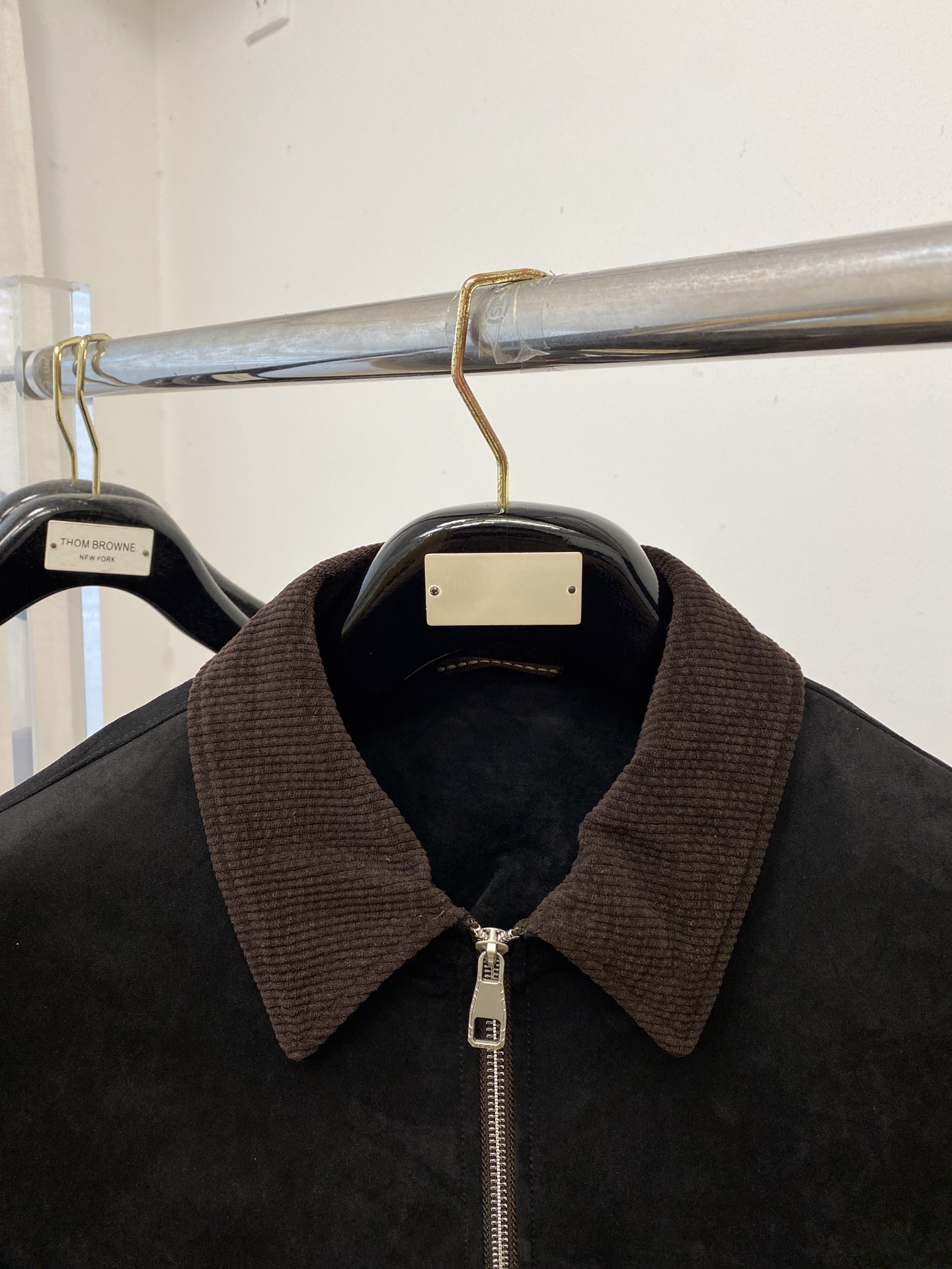 ￼BV、2025最新款男士轻薄羽绒夹克、面料柔软舒适 ．上身版型超赞 ．拉链．辅料都是客供 、进口面料，