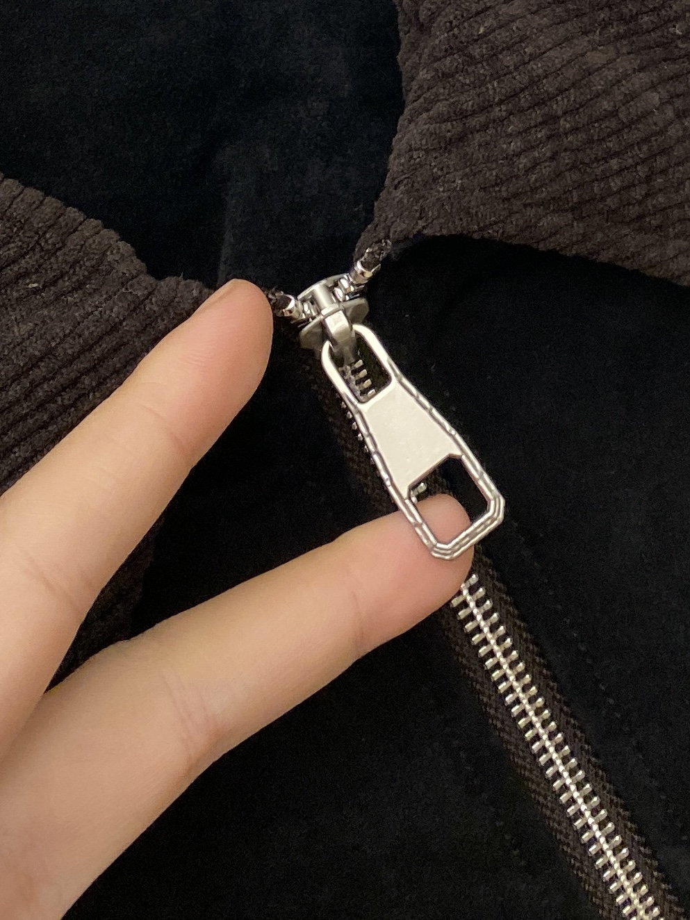 ￼BV、2025最新款男士轻薄羽绒夹克、面料柔软舒适 ．上身版型超赞 ．拉链．辅料都是客供 、进口面料，