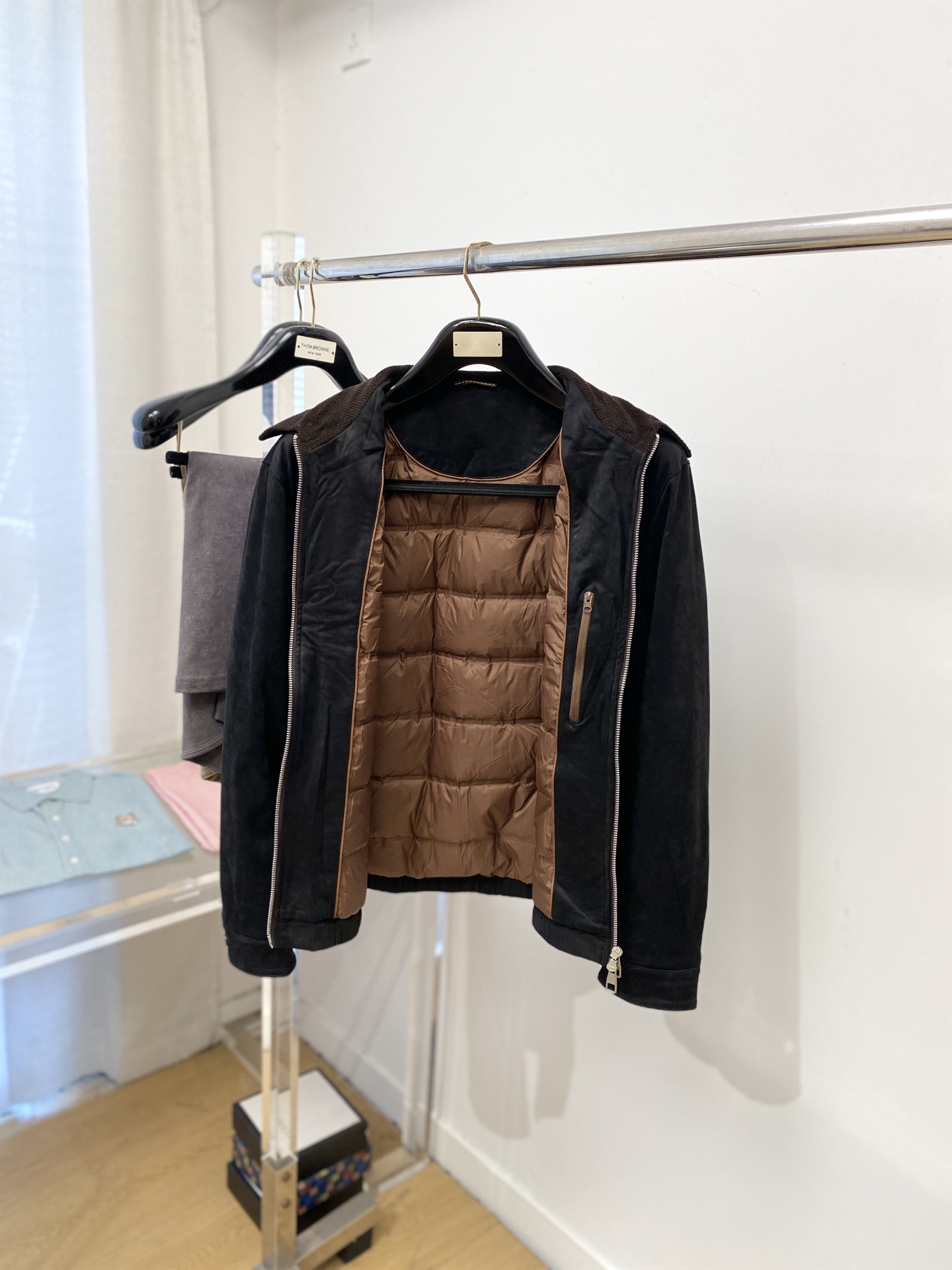 ￼BV、2025最新款男士轻薄羽绒夹克、面料柔软舒适 ．上身版型超赞 ．拉链．辅料都是客供 、进口面料，