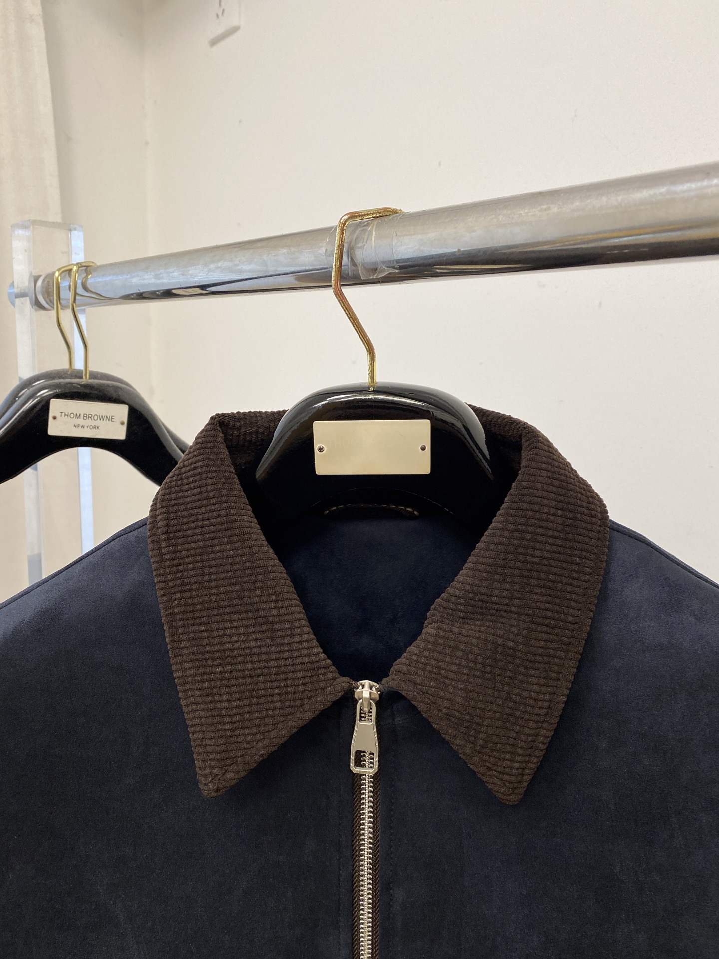 BV、2025最新款男士轻薄羽绒夹克、面料柔软舒适 ．上身版型超赞 ．拉链．辅料都是客供 、进口面料，轻