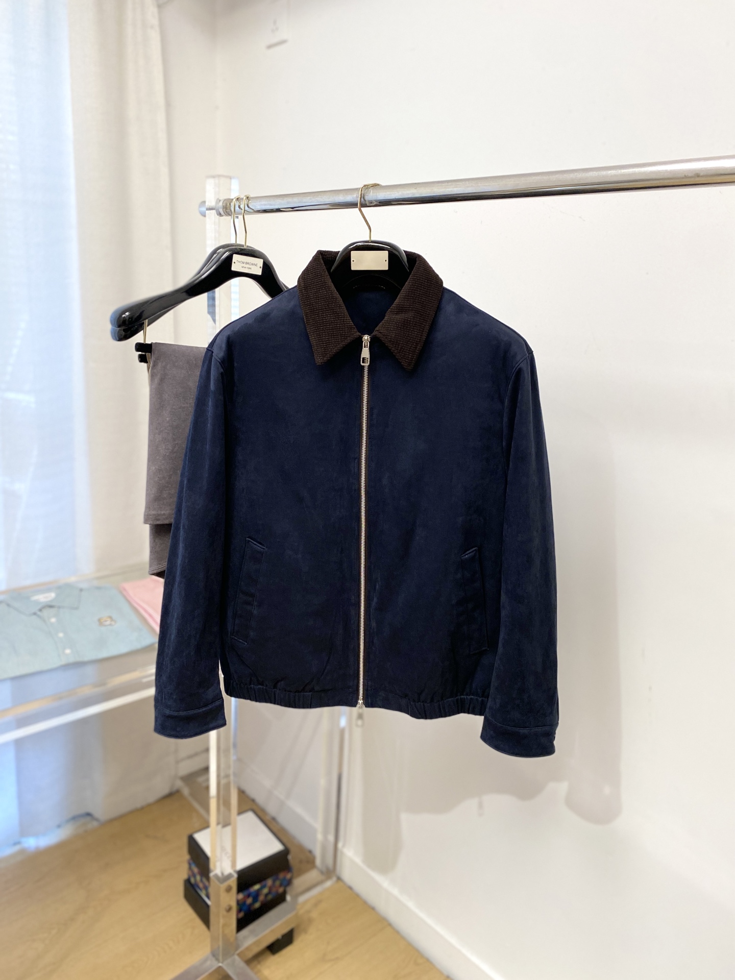 BV、2025最新款男士轻薄羽绒夹克、面料柔软舒适 ．上身版型超赞 ．拉链．辅料都是客供 、进口面料，轻