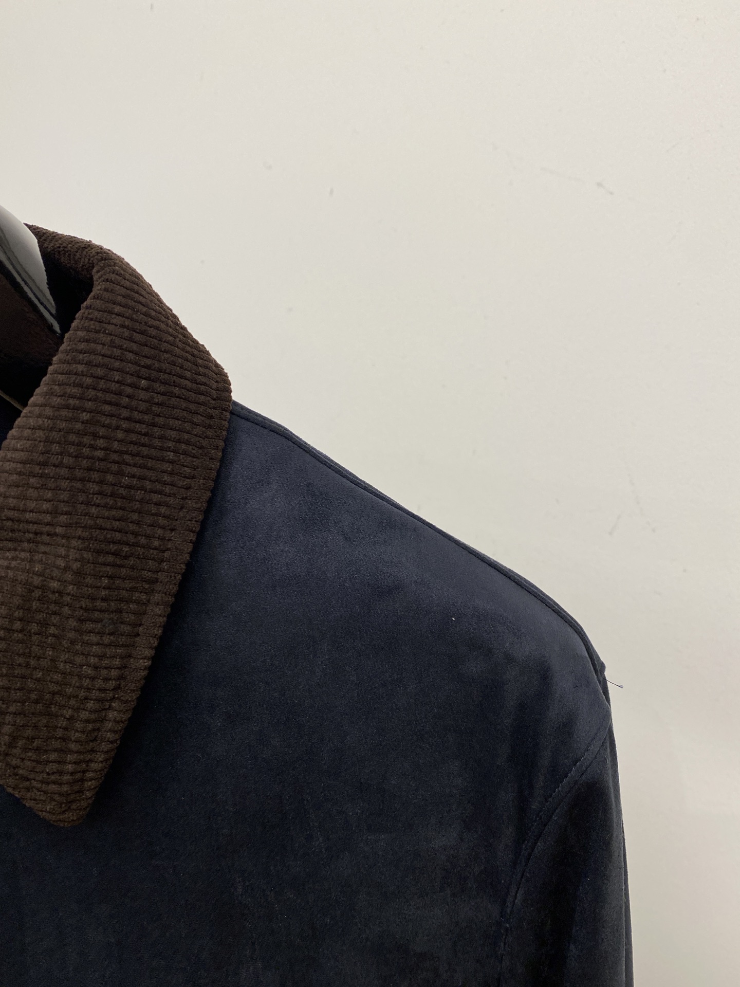 BV、2025最新款男士轻薄羽绒夹克、面料柔软舒适 ．上身版型超赞 ．拉链．辅料都是客供 、进口面料，轻