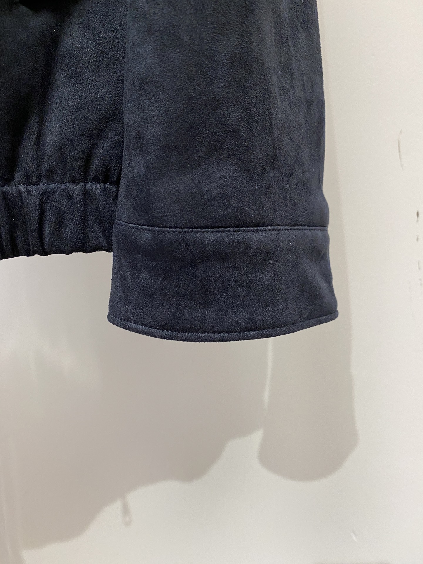 BV、2025最新款男士轻薄羽绒夹克、面料柔软舒适 ．上身版型超赞 ．拉链．辅料都是客供 、进口面料，轻