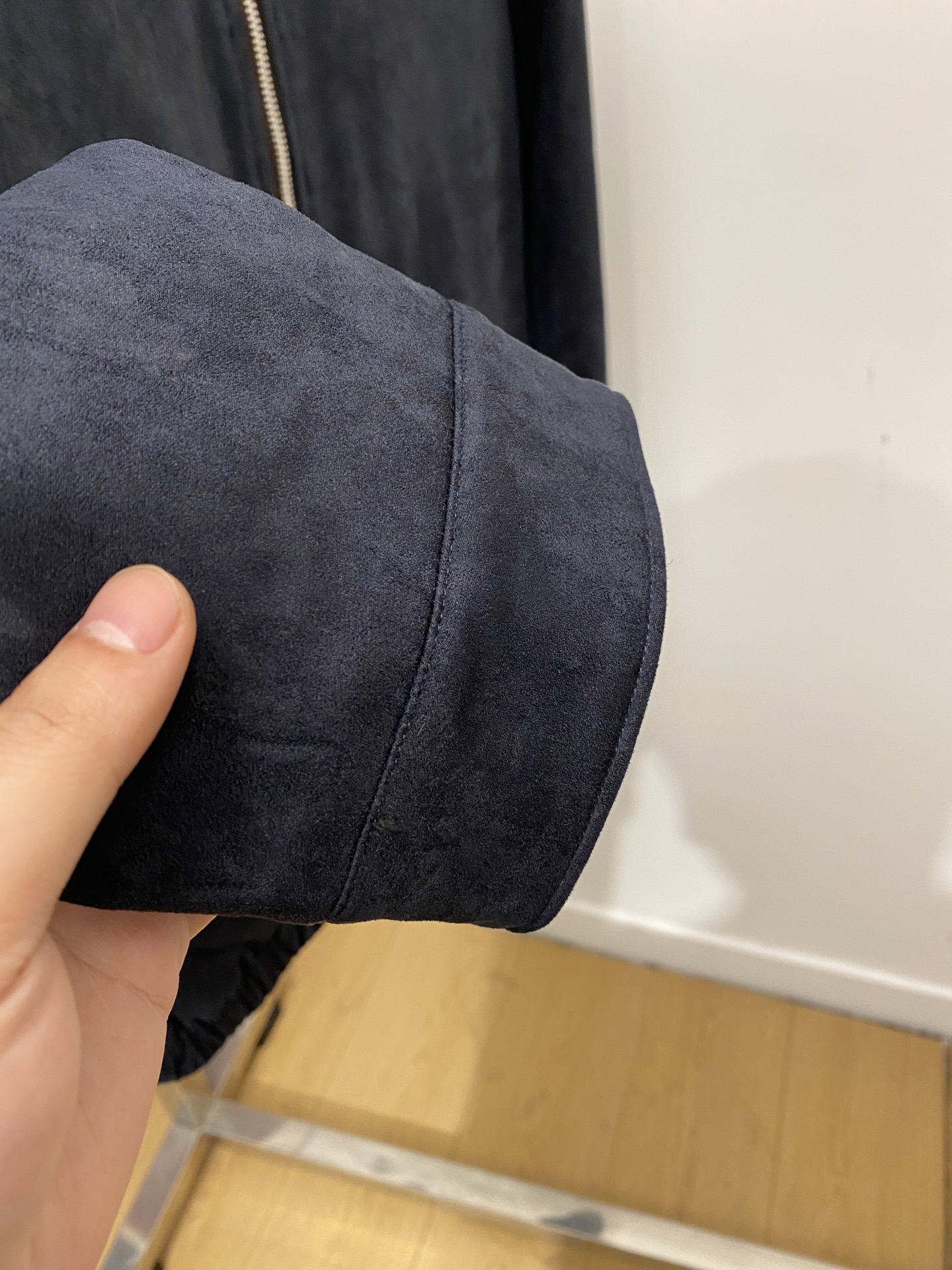 BV、2025最新款男士轻薄羽绒夹克、面料柔软舒适 ．上身版型超赞 ．拉链．辅料都是客供 、进口面料，轻