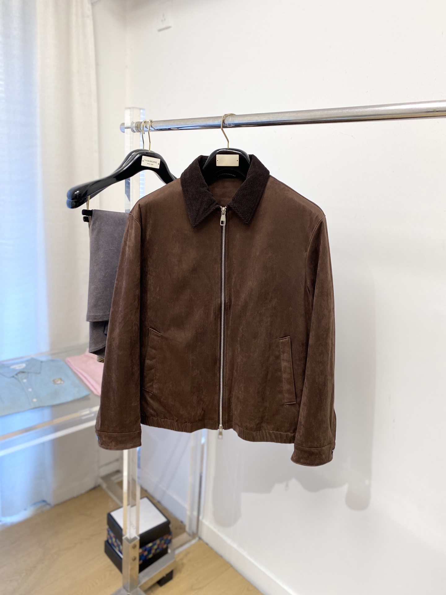 BV、2025最新款男士轻薄羽绒夹克、面料柔软舒适 ．上身版型超赞 ．拉链．辅料都是客供 、进口面料，轻