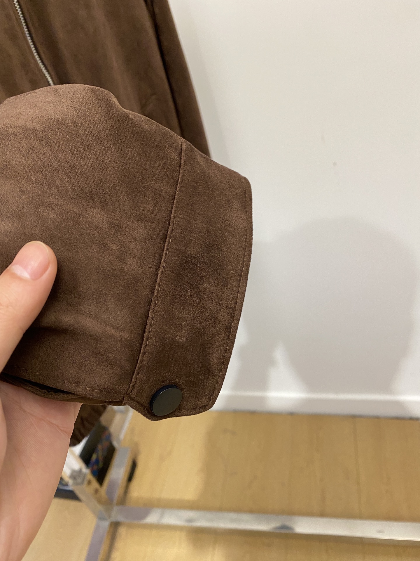 BV、2025最新款男士轻薄羽绒夹克、面料柔软舒适 ．上身版型超赞 ．拉链．辅料都是客供 、进口面料，轻