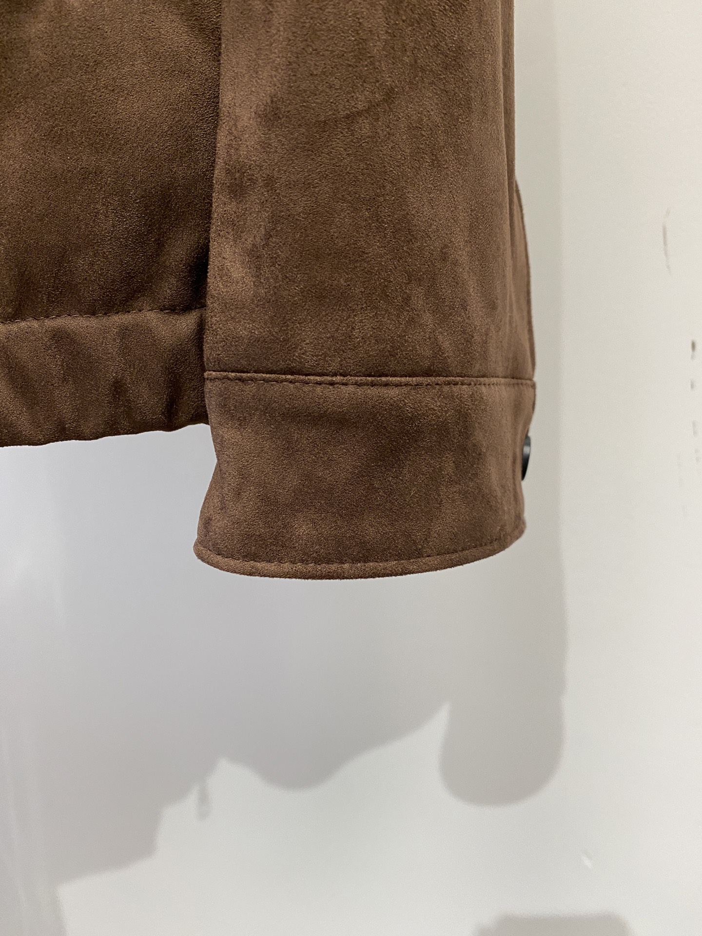 BV、2025最新款男士轻薄羽绒夹克、面料柔软舒适 ．上身版型超赞 ．拉链．辅料都是客供 、进口面料，轻