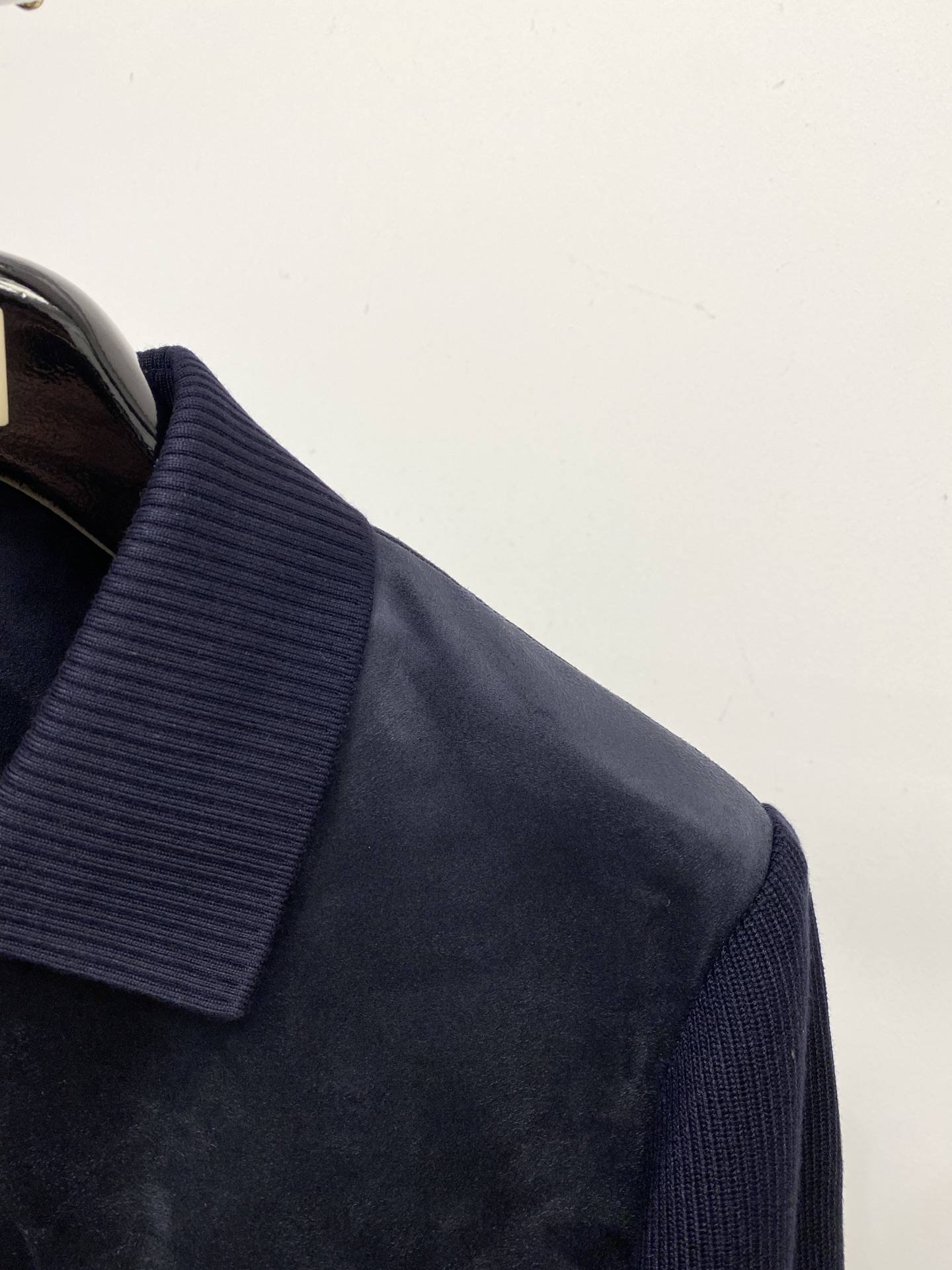 ￼普拉达、2025新品针织夹克外套，时尚帅气，简约百搭款，原版五金辅料logo，定制原版面料，不仅挺括，