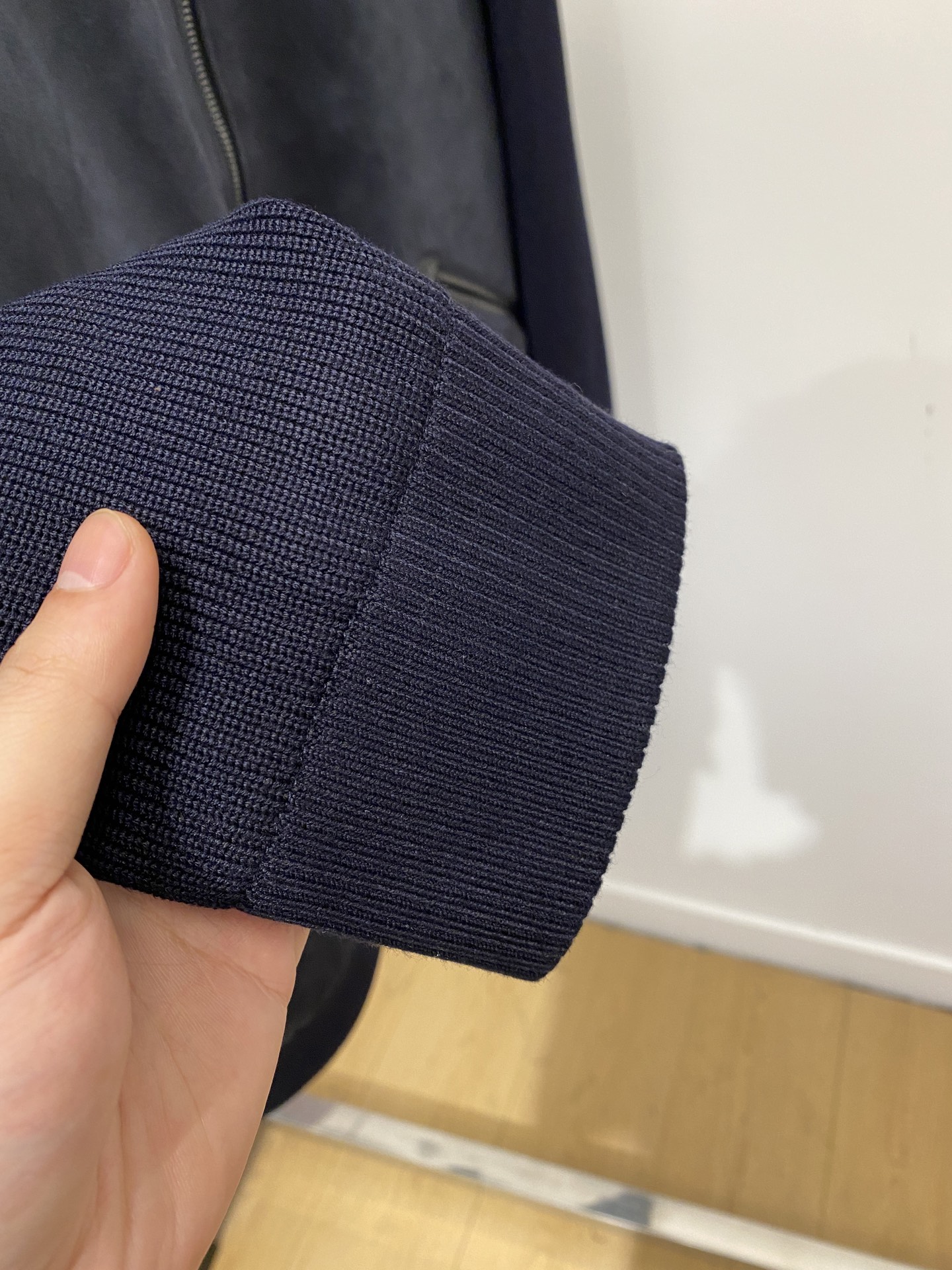 ￼普拉达、2025新品针织夹克外套，时尚帅气，简约百搭款，原版五金辅料logo，定制原版面料，不仅挺括，