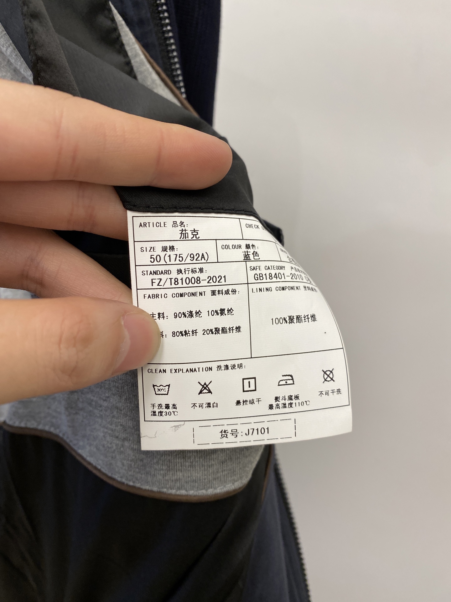 ￼普拉达、2025新品针织夹克外套，时尚帅气，简约百搭款，原版五金辅料logo，定制原版面料，不仅挺括，