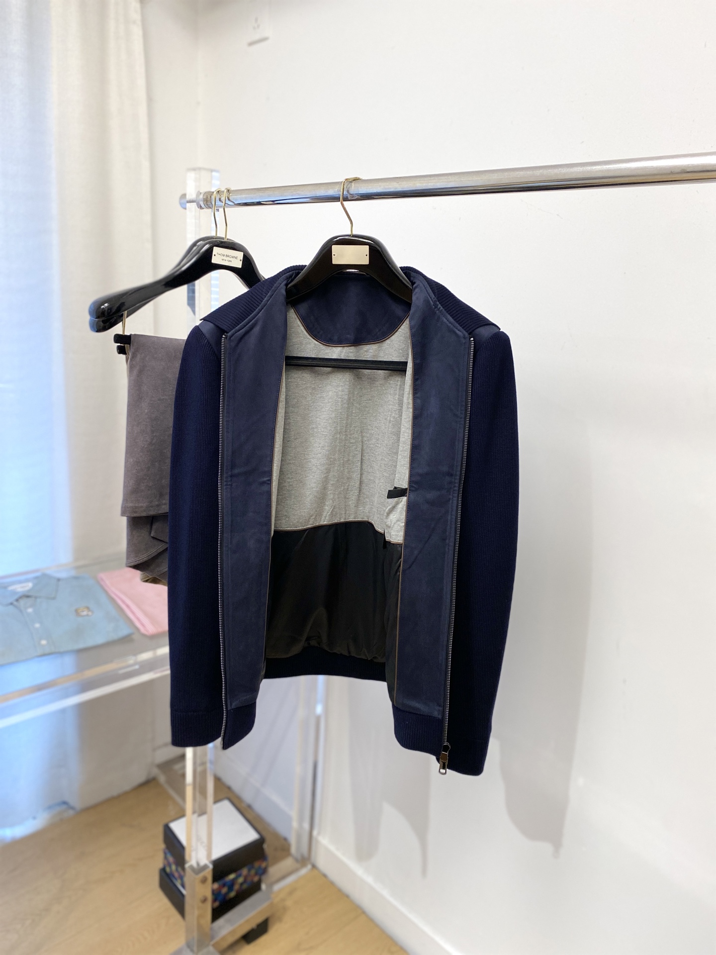 ￼普拉达、2025新品针织夹克外套，时尚帅气，简约百搭款，原版五金辅料logo，定制原版面料，不仅挺括，