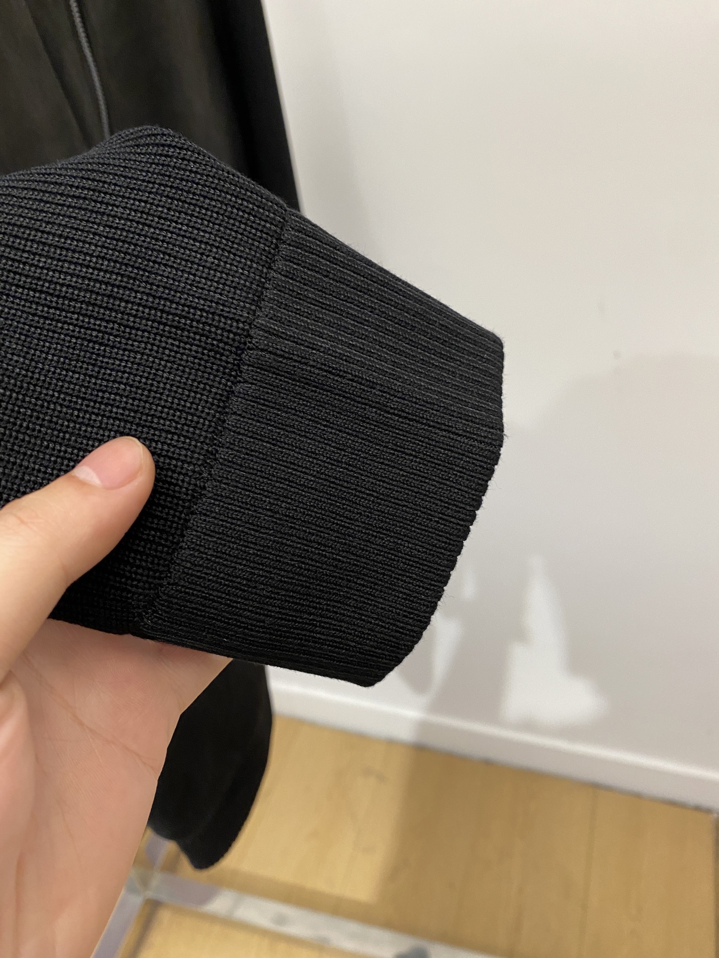 普拉达、2025新品针织夹克外套，时尚帅气，简约百搭款，原版五金辅料logo，定制原版面料，不仅挺括，保