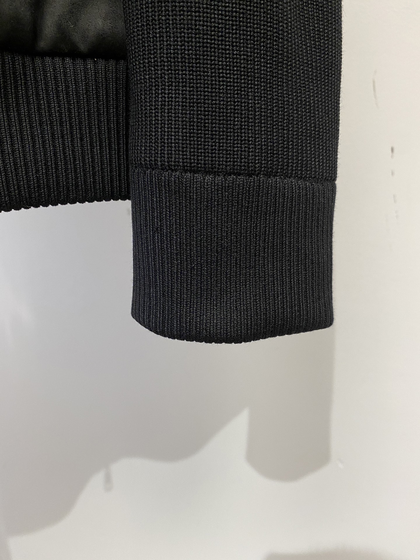 普拉达、2025新品针织夹克外套，时尚帅气，简约百搭款，原版五金辅料logo，定制原版面料，不仅挺括，保