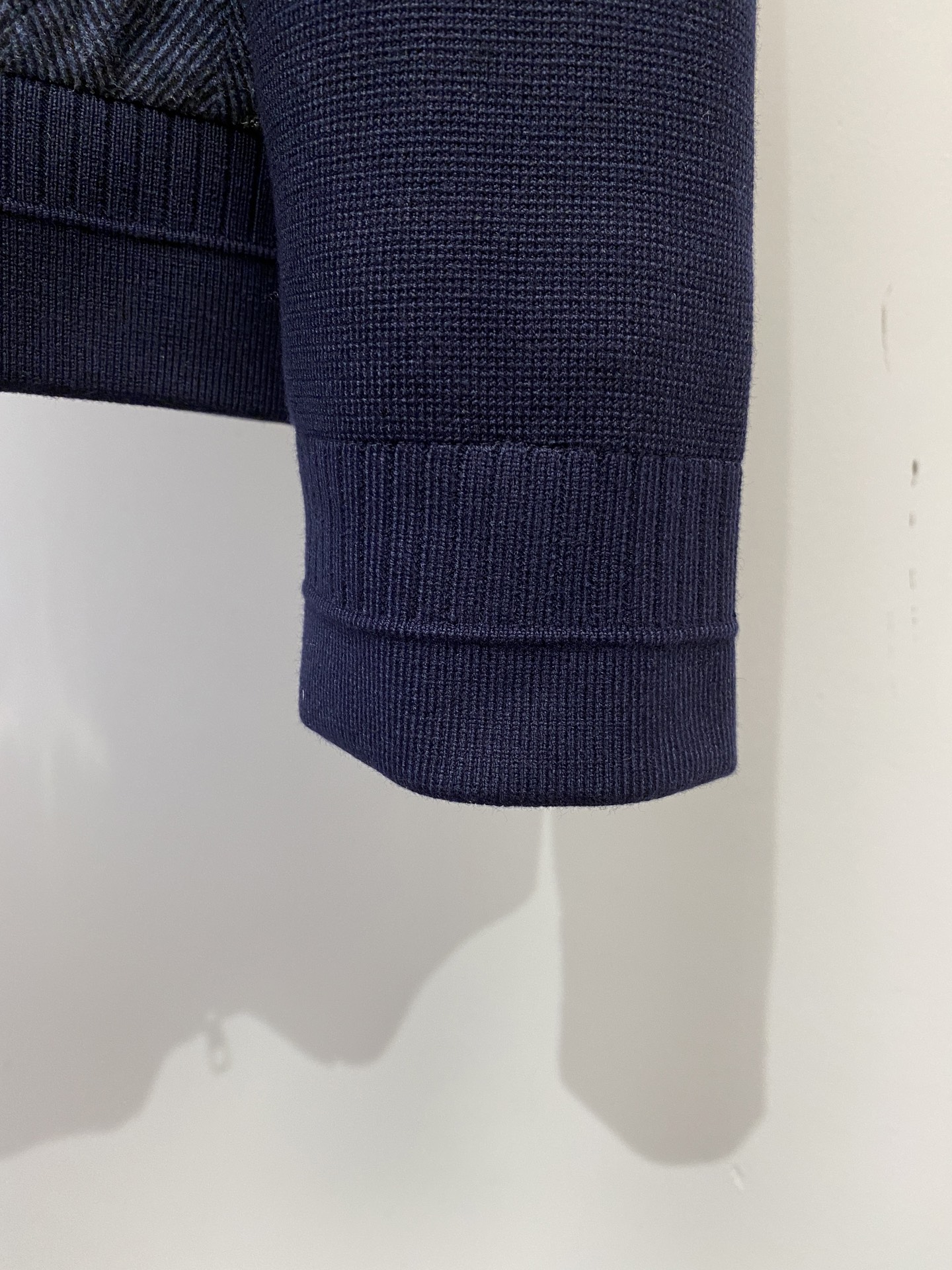 ￼ 杰尼亚、2025新品夹克外套，时尚帅气，简约百搭款，原版五金辅料logo，定制原版面料，不仅挺括，保