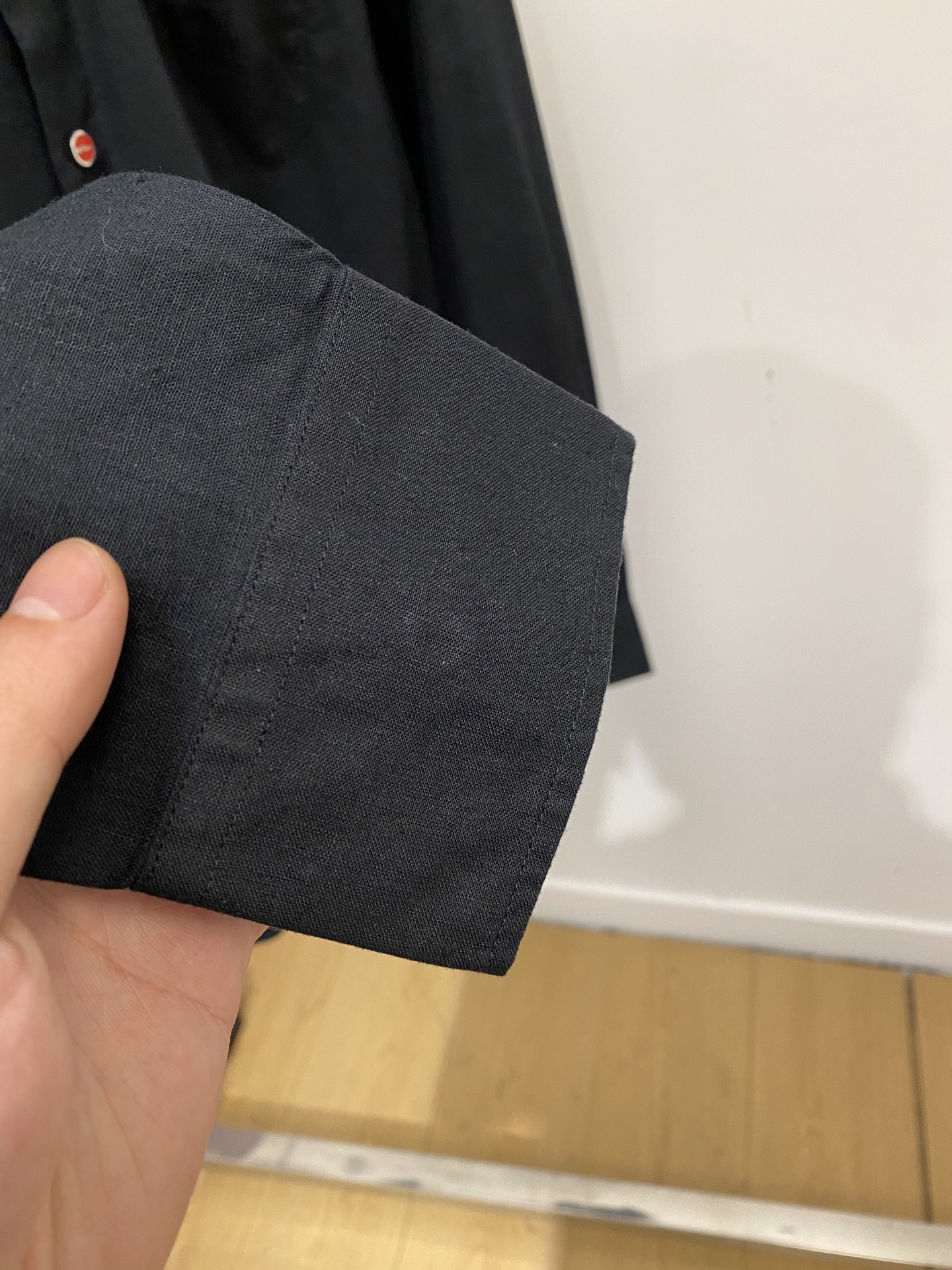 Kiton、2025新品衬衫，时尚帅气，简约百搭款，定制原版面料，不仅挺括，保持潮流的廓形，又穿着舒适，