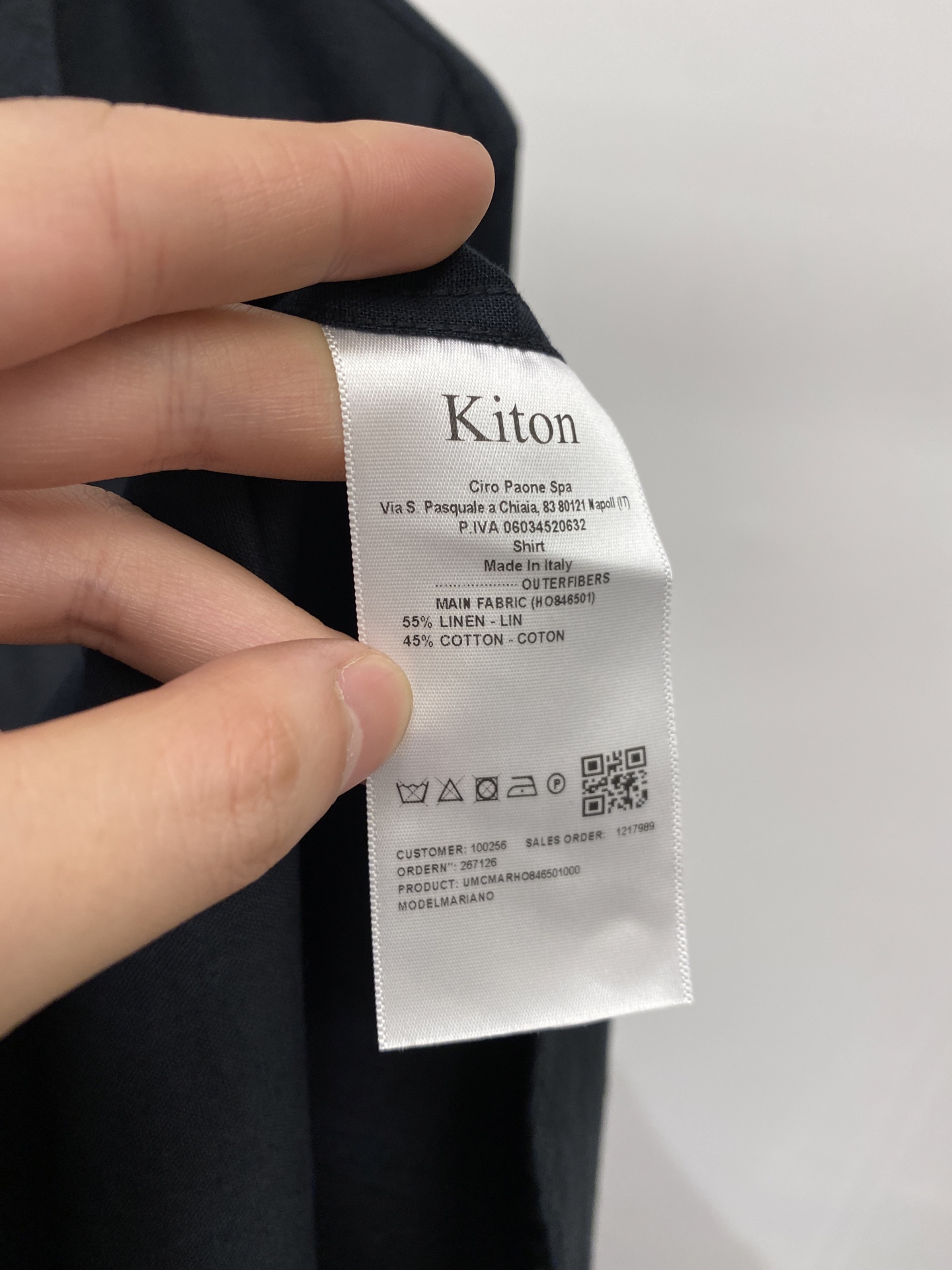Kiton、2025新品衬衫，时尚帅气，简约百搭款，定制原版面料，不仅挺括，保持潮流的廓形，又穿着舒适，