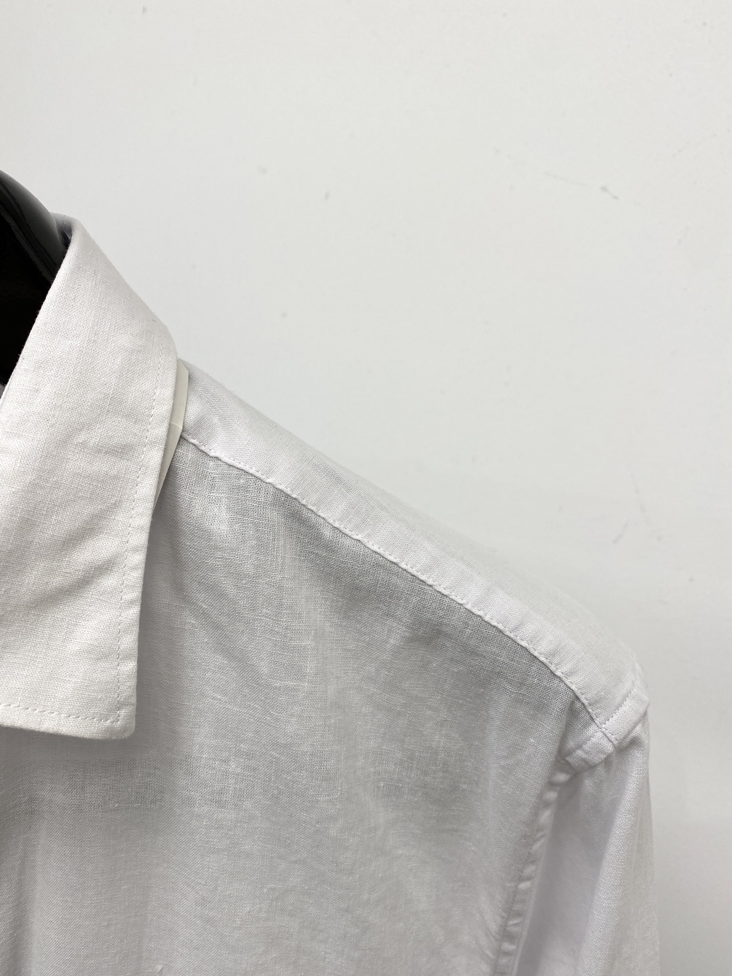 Kiton、2025新品衬衫，时尚帅气，简约百搭款，定制原版面料，不仅挺括，保持潮流的廓形，又穿着舒适，