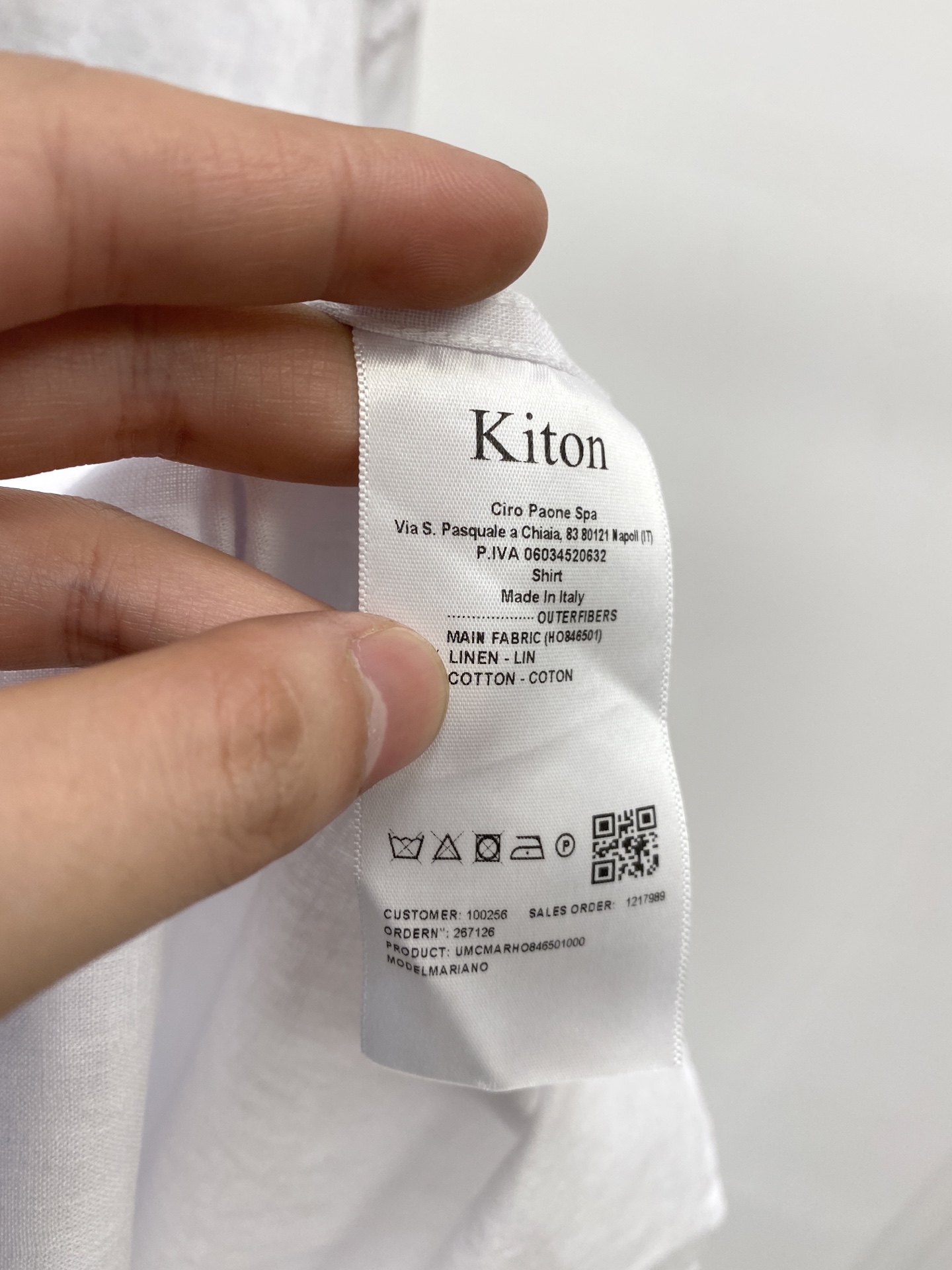 Kiton、2025新品衬衫，时尚帅气，简约百搭款，定制原版面料，不仅挺括，保持潮流的廓形，又穿着舒适，