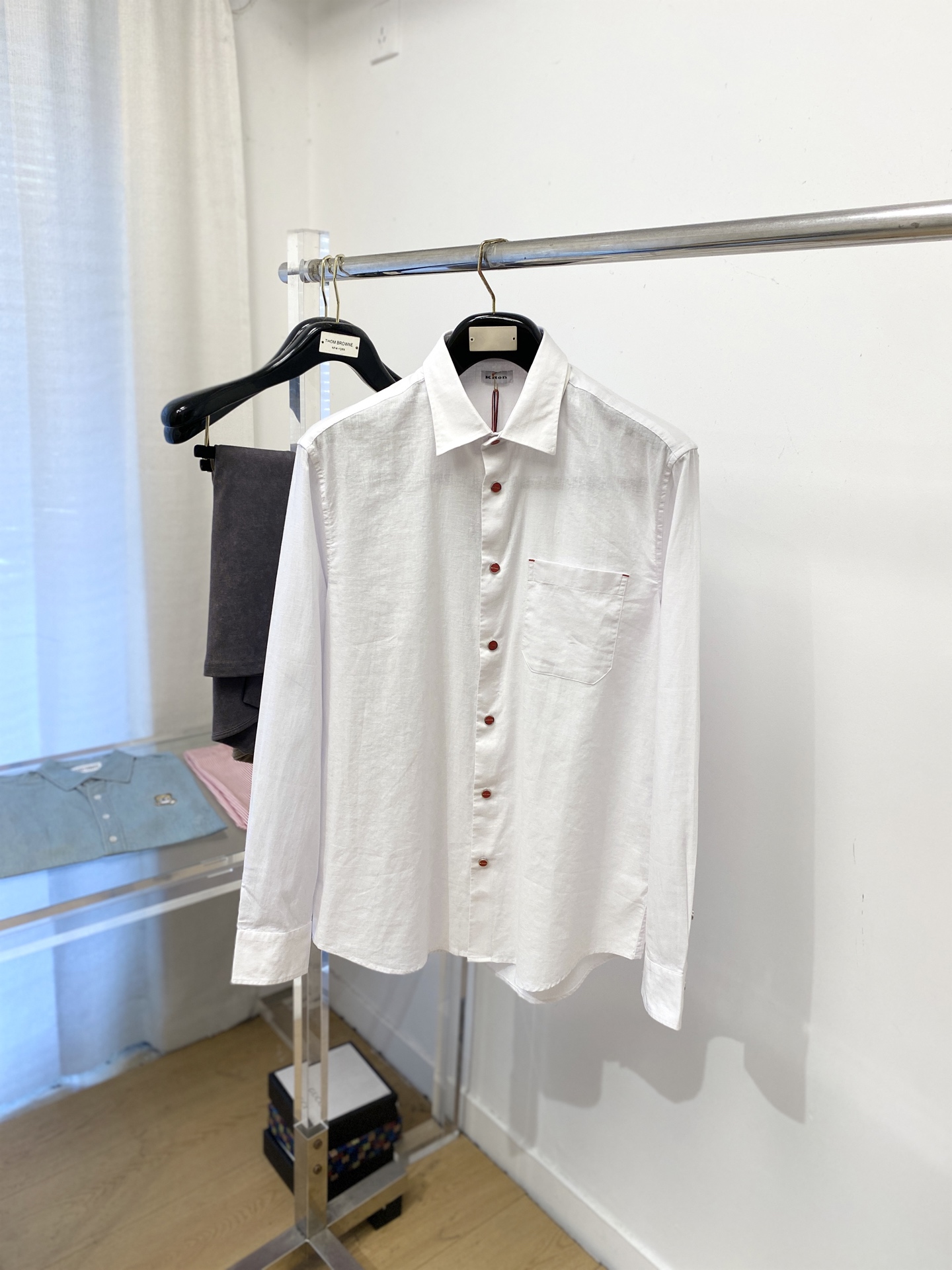 Kiton、2025新品衬衫，时尚帅气，简约百搭款，定制原版面料，不仅挺括，保持潮流的廓形，又穿着舒适，