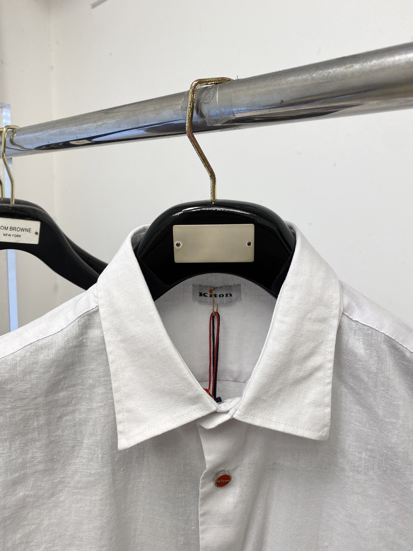 Kiton、2025新品衬衫，时尚帅气，简约百搭款，定制原版面料，不仅挺括，保持潮流的廓形，又穿着舒适，