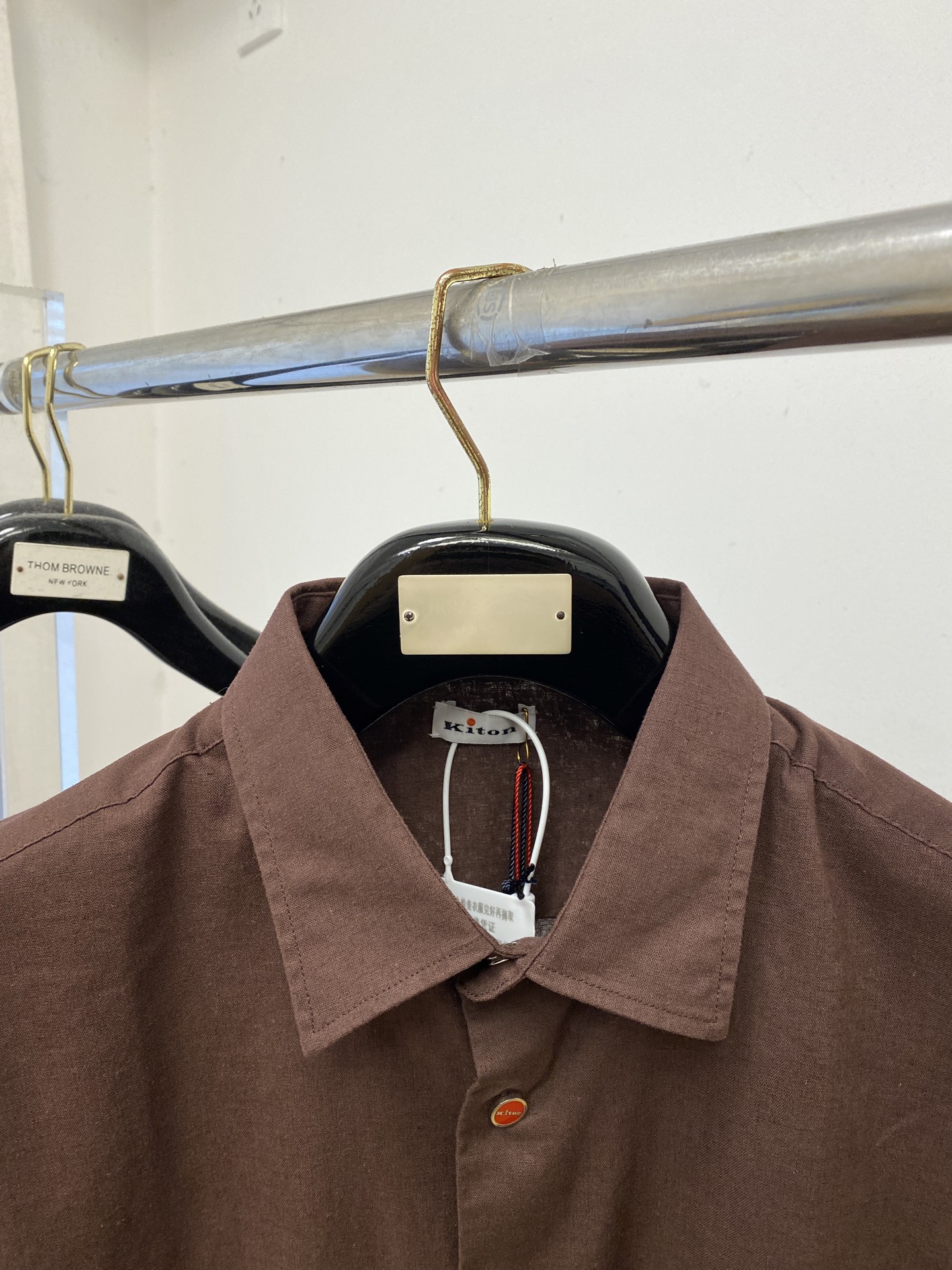 Kiton、2025新品衬衫，时尚帅气，简约百搭款，定制原版面料，不仅挺括，保持潮流的廓形，又穿着舒适，