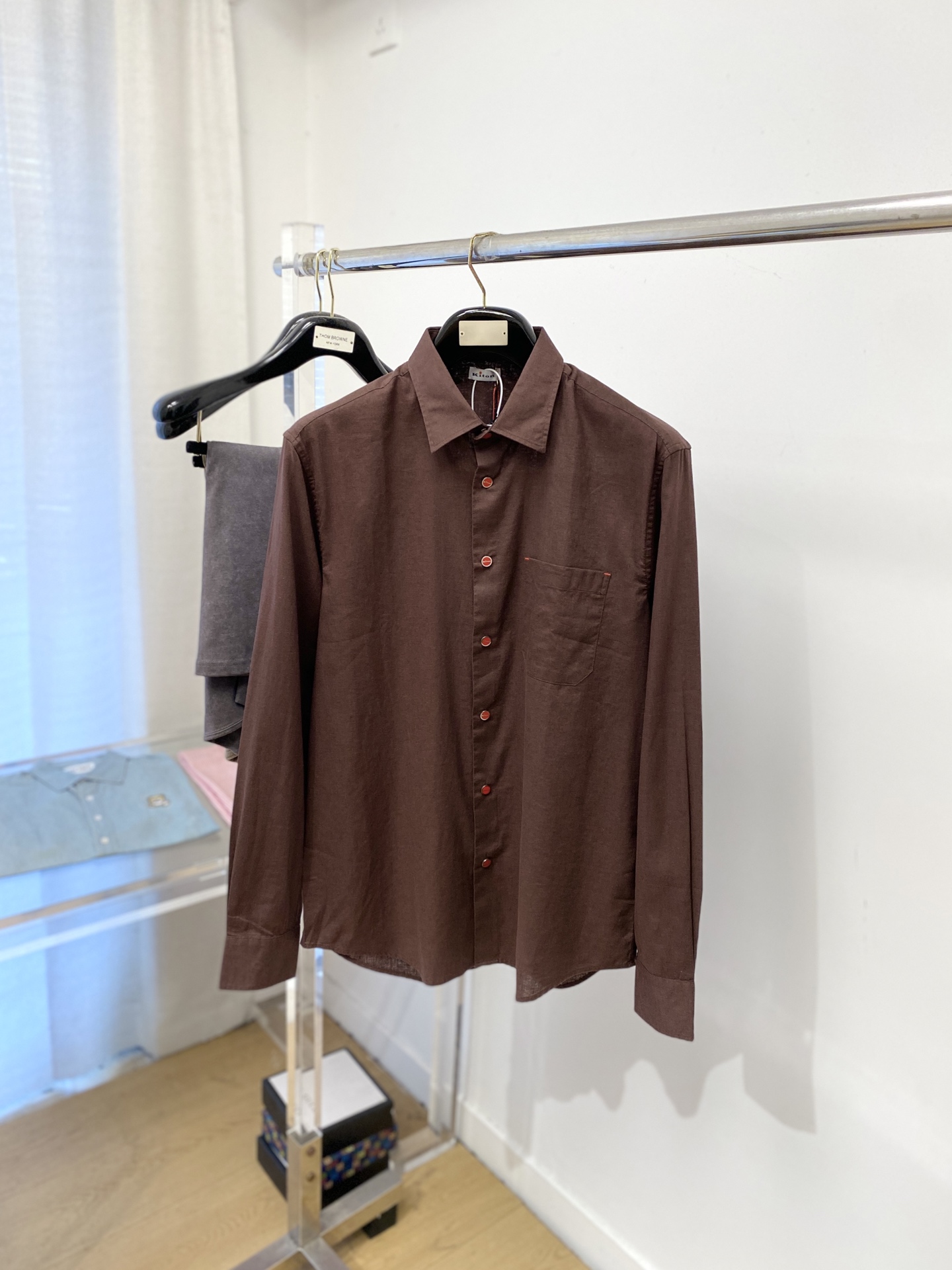 Kiton、2025新品衬衫，时尚帅气，简约百搭款，定制原版面料，不仅挺括，保持潮流的廓形，又穿着舒适，