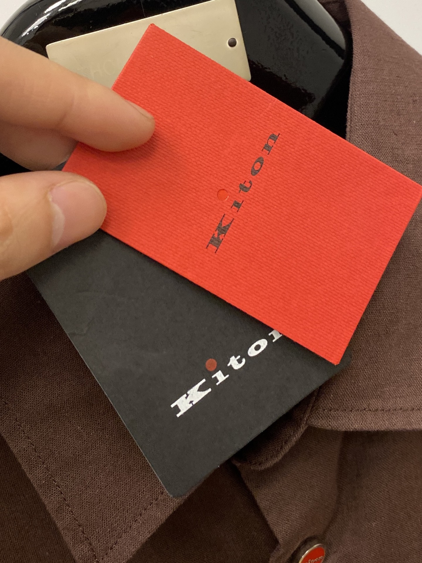 Kiton、2025新品衬衫，时尚帅气，简约百搭款，定制原版面料，不仅挺括，保持潮流的廓形，又穿着舒适，