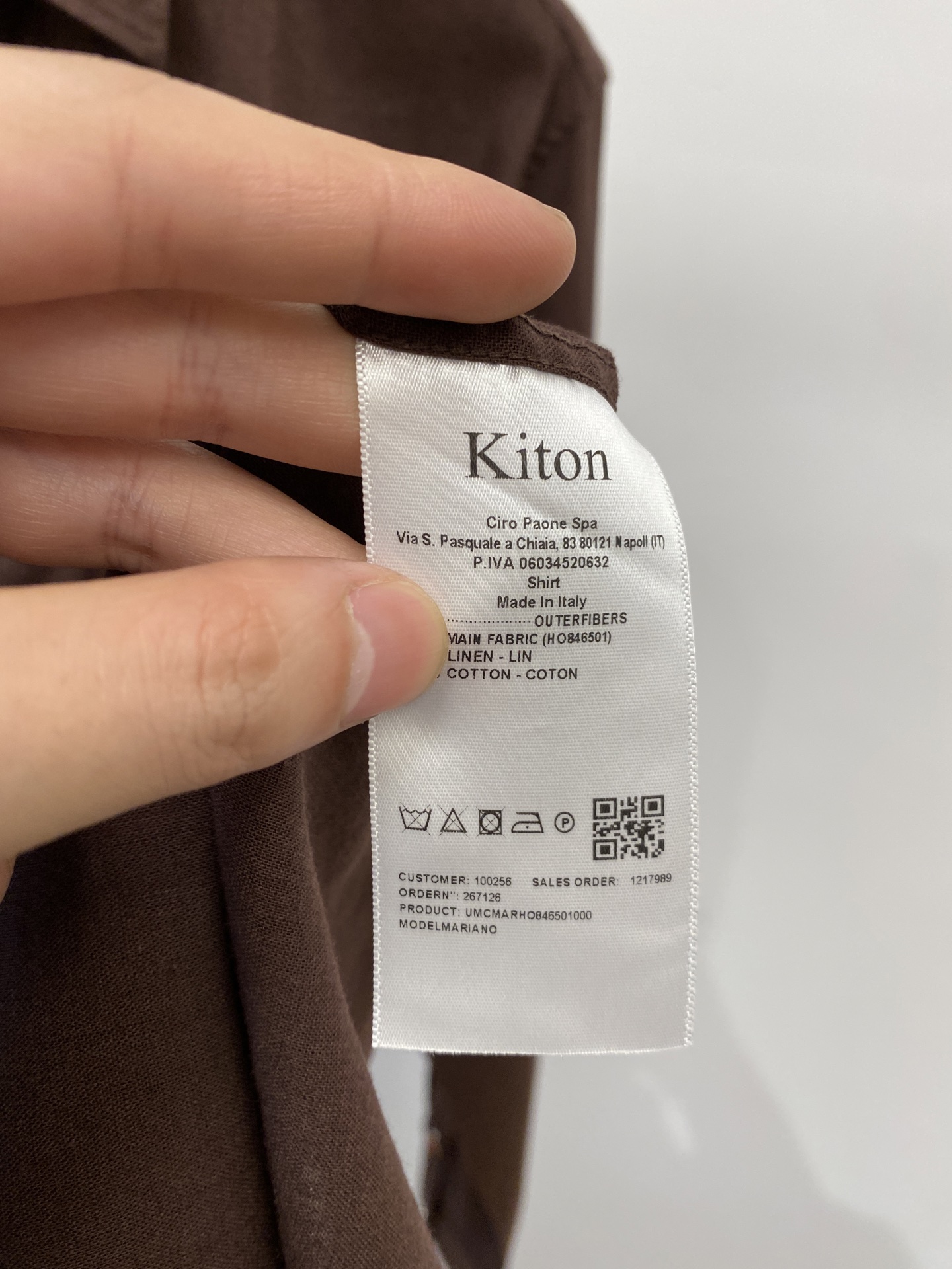Kiton、2025新品衬衫，时尚帅气，简约百搭款，定制原版面料，不仅挺括，保持潮流的廓形，又穿着舒适，