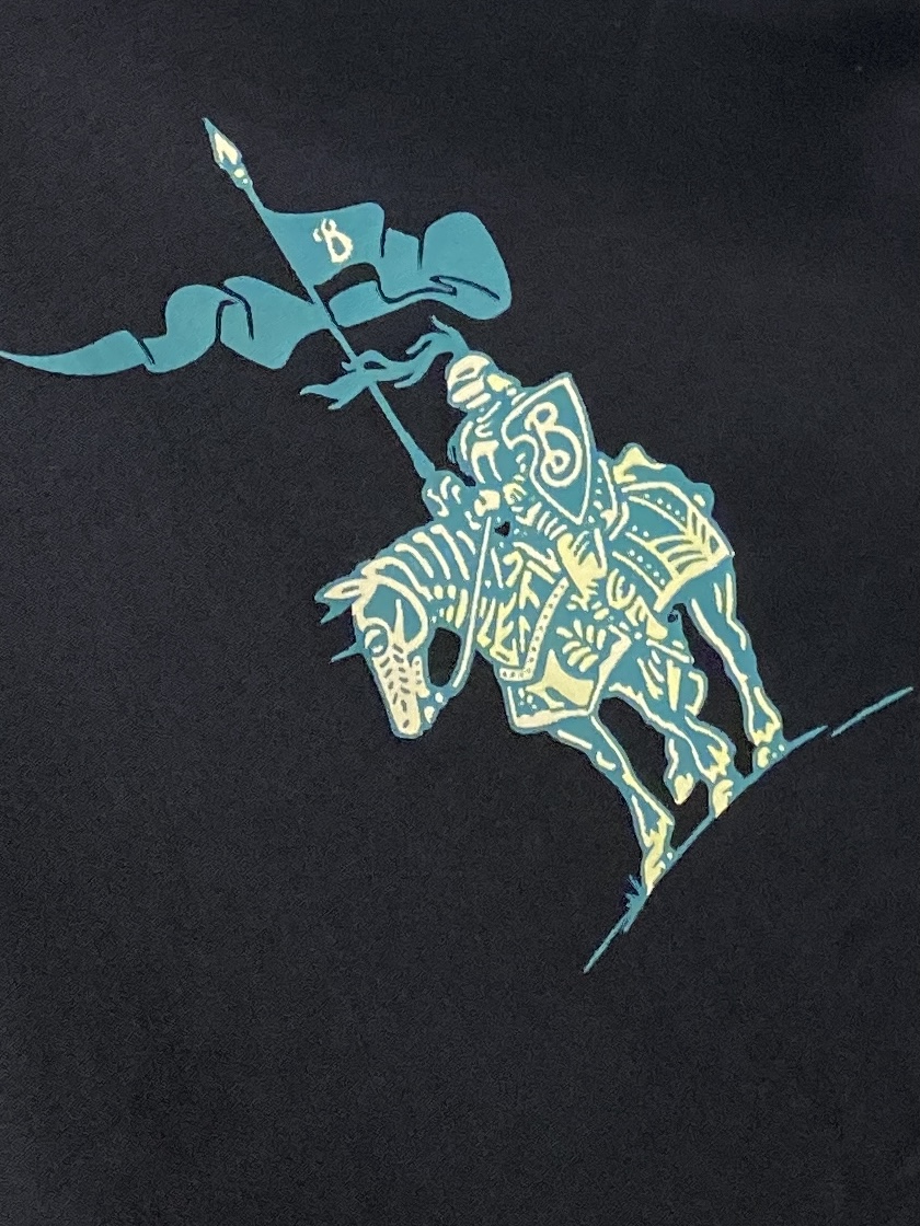 巴宝莉、2025新品衬衫，时尚帅气，简约百搭款，定制原版面料，不仅挺括，保持潮流的廓形，又穿着舒适，纱织