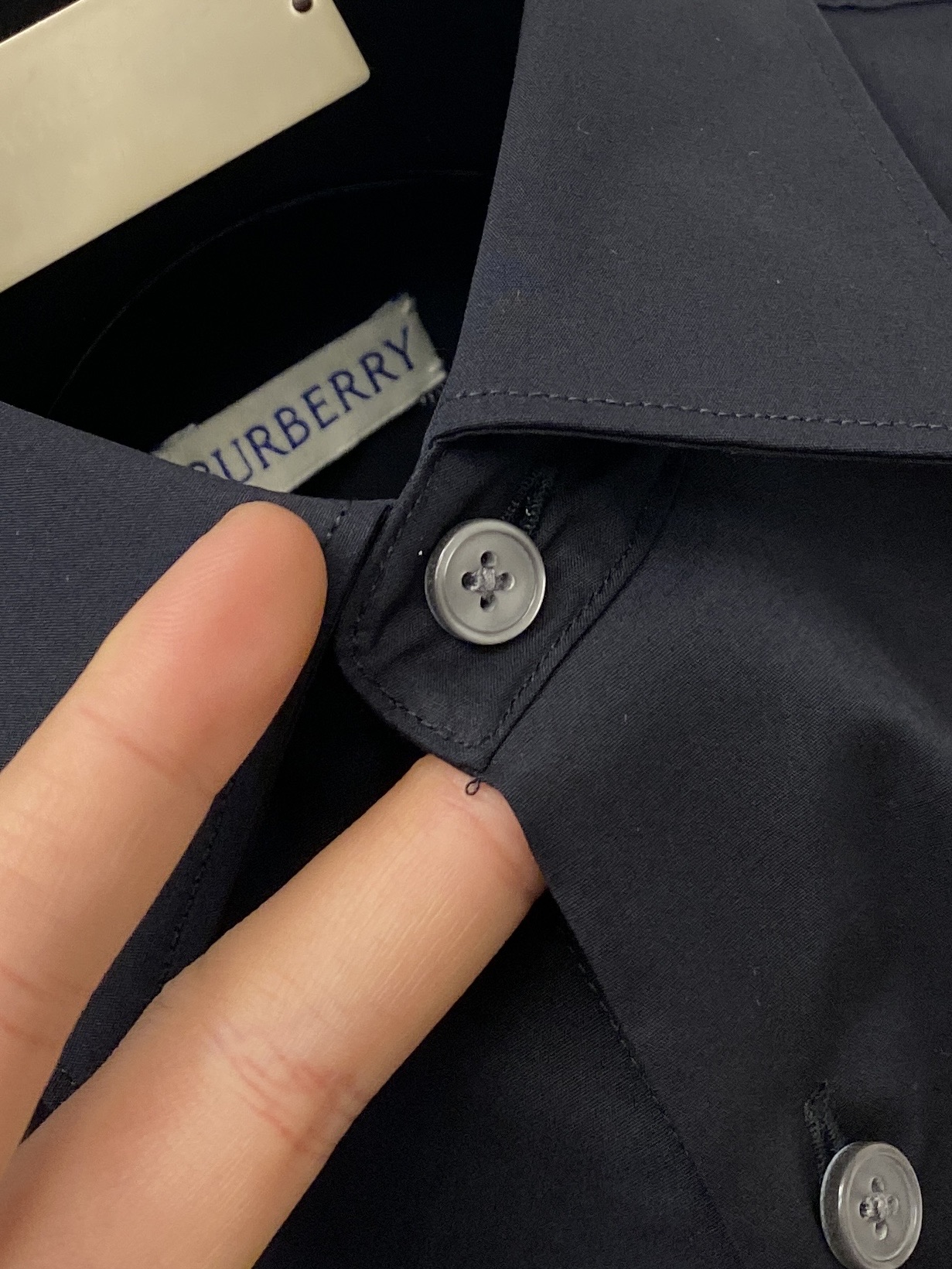 巴宝莉、2025新品衬衫，时尚帅气，简约百搭款，定制原版面料，不仅挺括，保持潮流的廓形，又穿着舒适，纱织