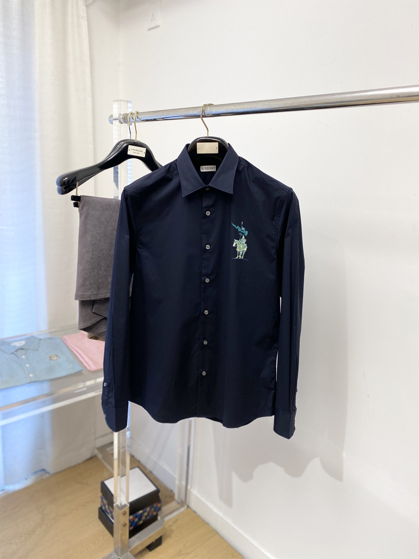 巴宝莉、2025新品衬衫，时尚帅气，简约百搭款，定制原版面料，不仅挺括，保持潮流的廓形，又穿着舒适，纱织