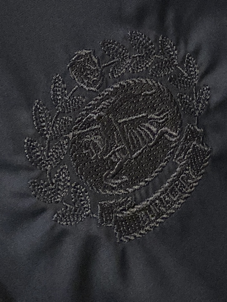 ￼ 巴宝莉、2025新品衬衫，时尚帅气，简约百搭款，定制原版面料，不仅挺括，保持潮流的廓形，又穿着舒适，