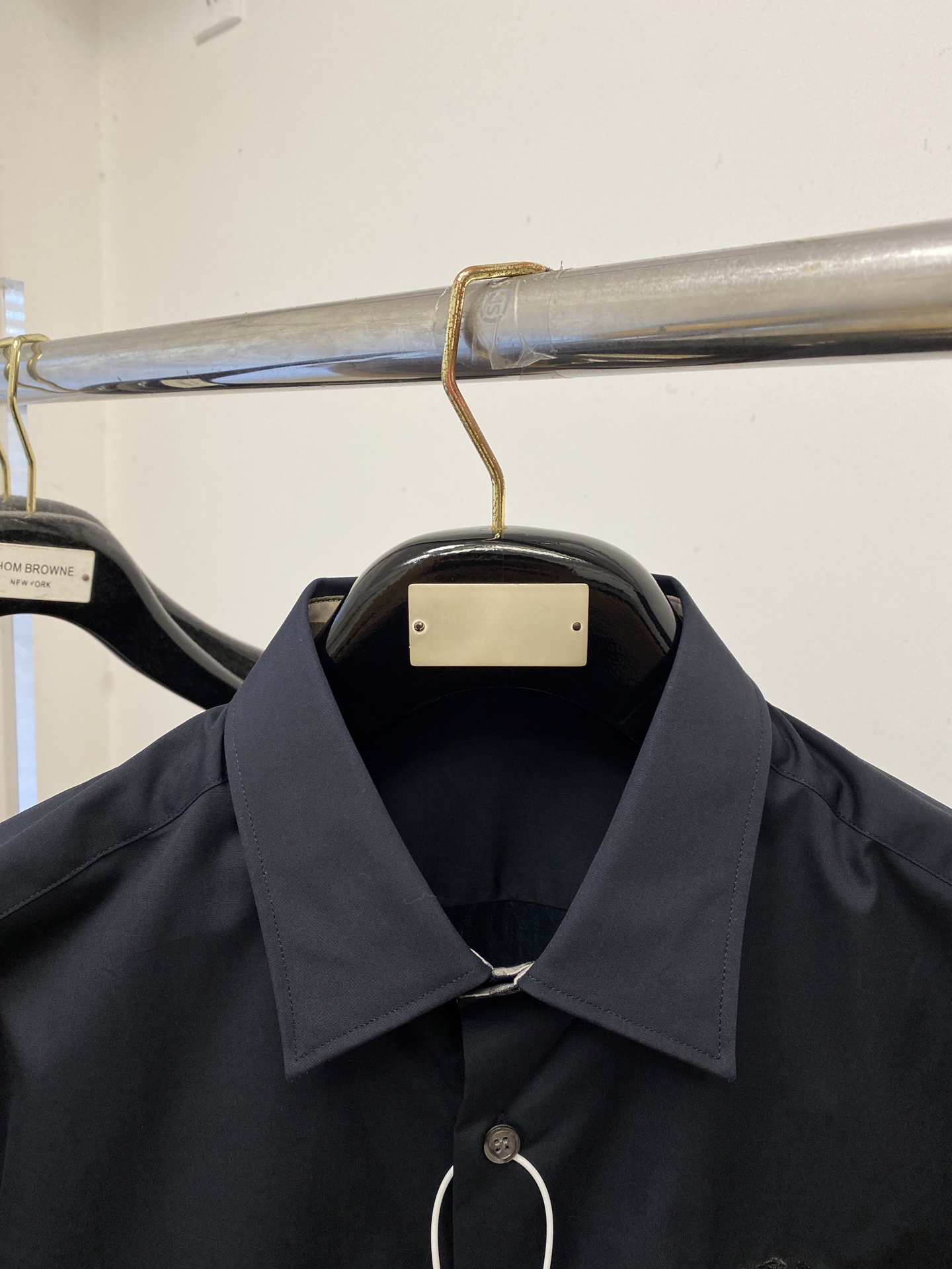 ￼ 巴宝莉、2025新品衬衫，时尚帅气，简约百搭款，定制原版面料，不仅挺括，保持潮流的廓形，又穿着舒适，