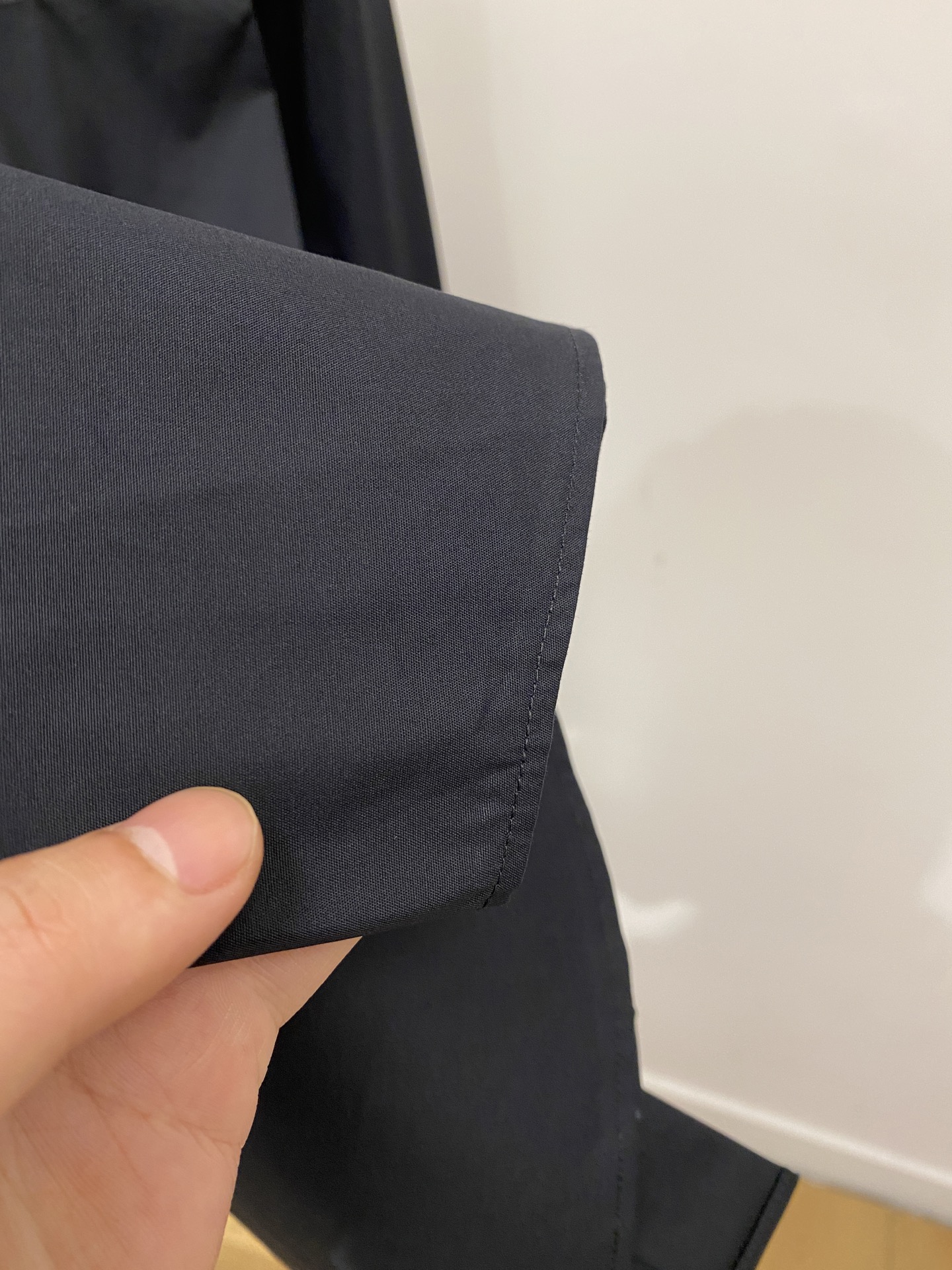 ￼ 巴宝莉、2025新品衬衫，时尚帅气，简约百搭款，定制原版面料，不仅挺括，保持潮流的廓形，又穿着舒适，